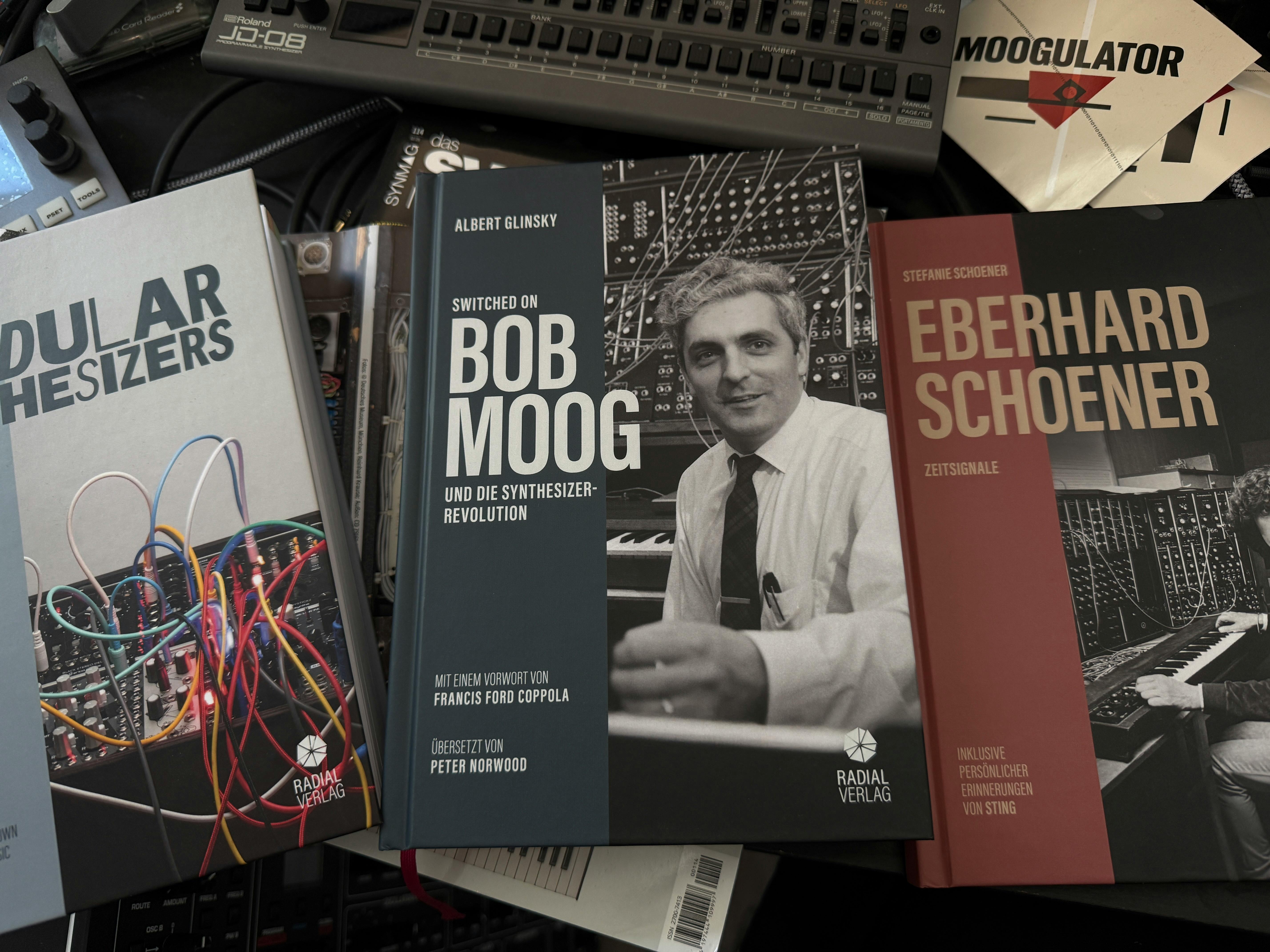 Bob Moog Buch / Biographie und Eberhard Schoener - zwei Pioniere zum lesen.