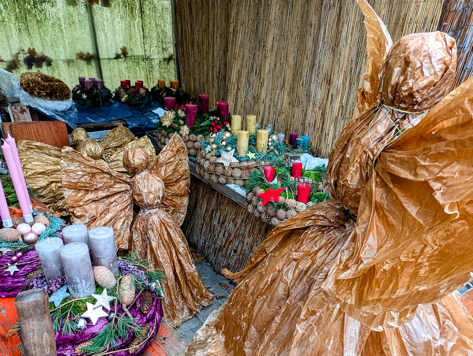 Weihnachtsdeko gibt es in Untertürkheim natürlich auch.