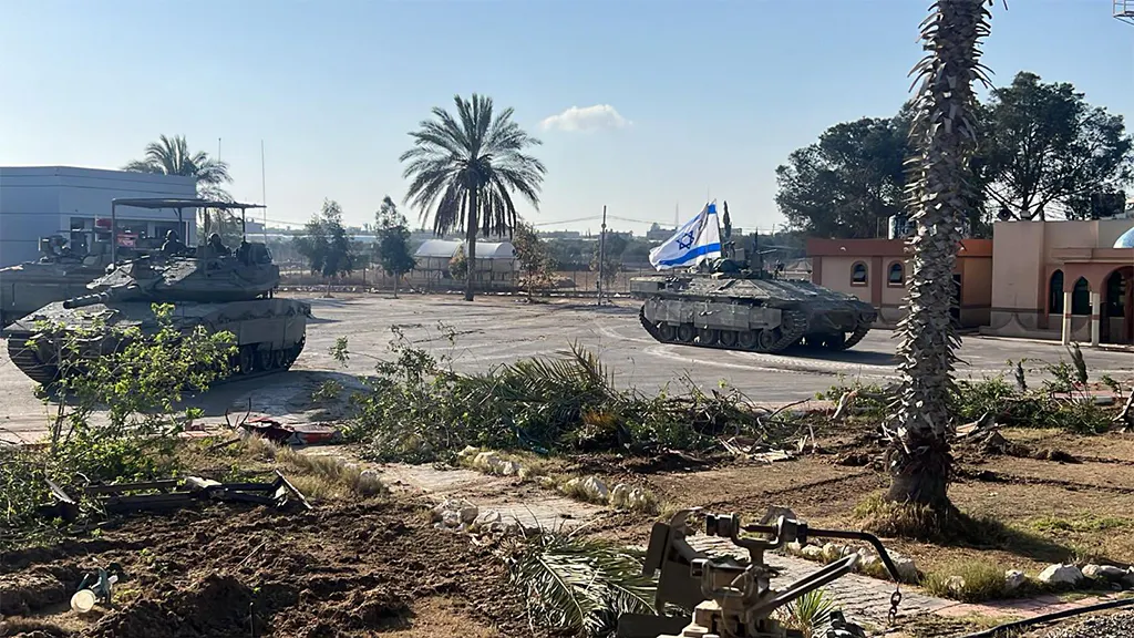 Israelische Panzer am Grenzübergang Rafah