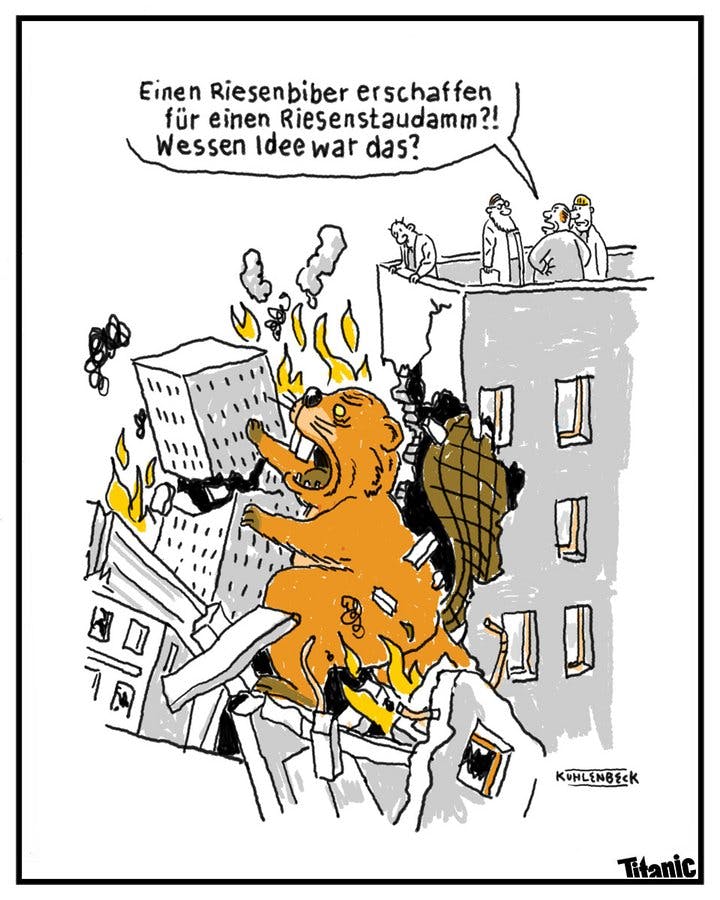 Gezeichneter Cartoon: Ein riesiger Biber zerstört eine Stadt, gerade wirft er ein Hochhaus um, alles steht in Flammen. Eine Gruppe betrachtet das Debakel, eine Person sagt: "Einen Riesenbiber erschaffen für einen Riesenstaudamm?! Wessen Idee war das?"