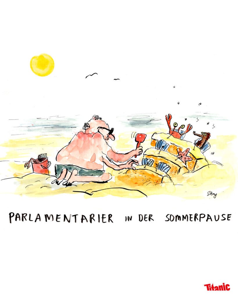 Von Samy Challah gezeichneter Cartoon: Ein Mann kniet am Strand, im Hintergrund ist das Meer zu sehen. Vor sich hat er drei aus Sand geformte Reihen, an der letzten arbeitet er gerade, dabei hält er ein Schäufelchen in der Hand. Die Reihen sehen aus wie die Sitzreihen im Bundestag, einige Muscheln sollen Stühle darstellen, einige Zweige Mikrofone, ein Seepferdchen, ein Krebs und ein Seestern wurden auf den Plätzen drapiert und werden von Fliegen umschwirrt. Darunter der Text: "Parlamentarier in der Sommerpause".