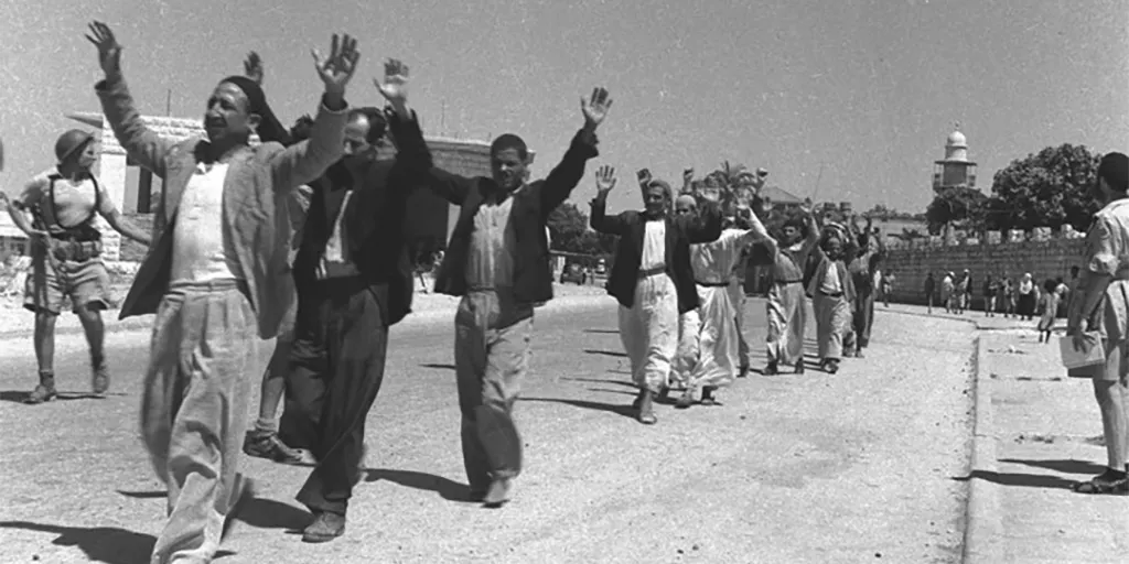 Palästinensische Kämpfer ergeben sich den Israelis, 1948.
