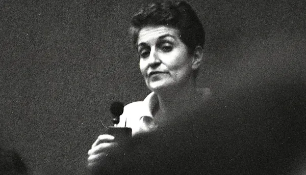 Schwarz-Weiß-Foto von Lia Cigarini mit ungefähr 40 Jahren