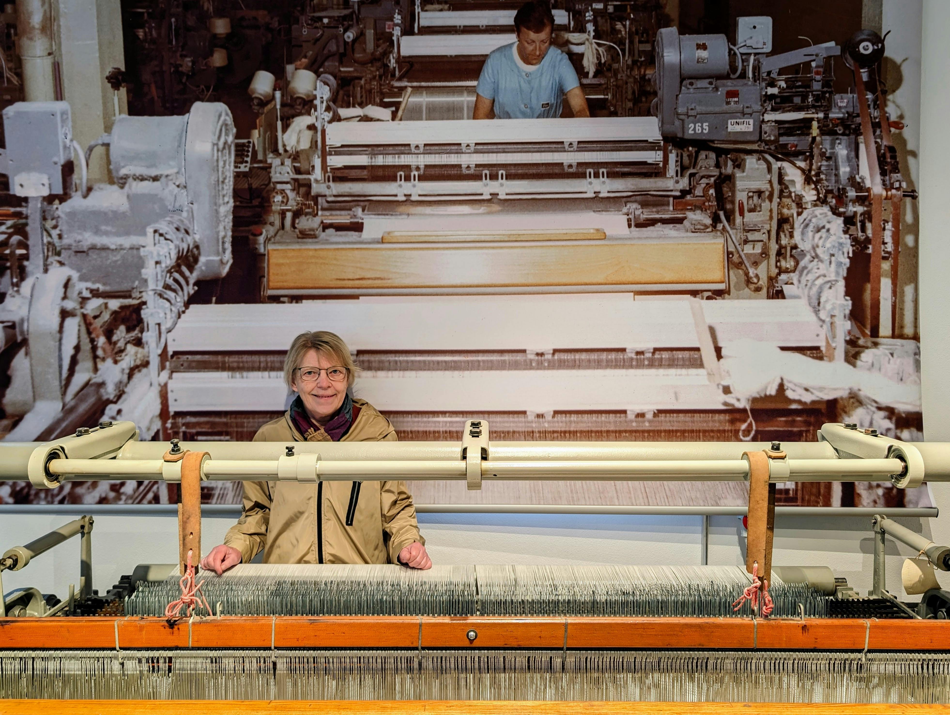 Helga Mayer in "ihrem" Spinnerei-Museum. Foto: Jürgen Brand