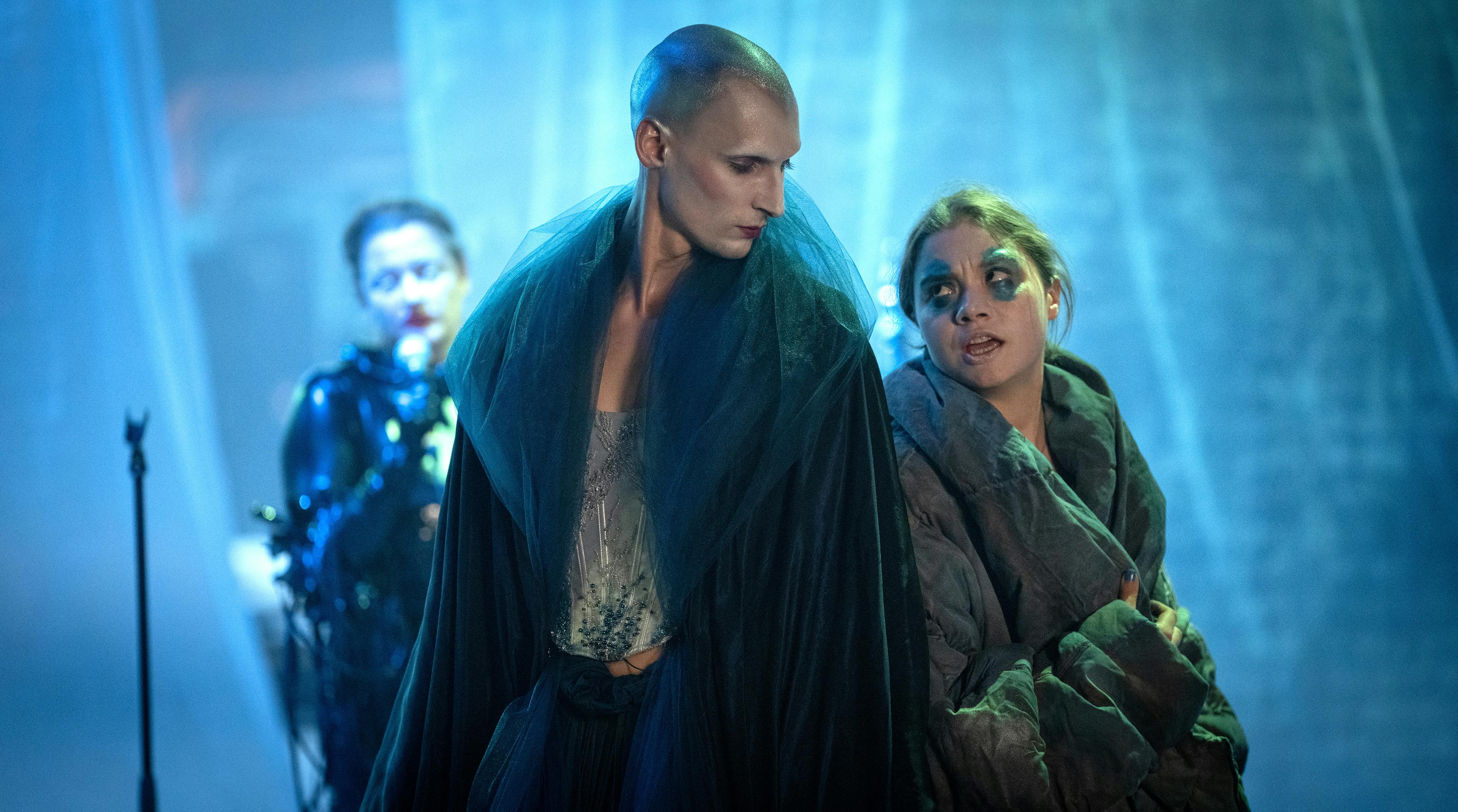 David Deycks (Marcel Jacqueline Gisdol) und Valerie Schmitt (Hannah Schiller) proben gemeinsam für eine Metal-Oper // © WDR/Thomas Kost