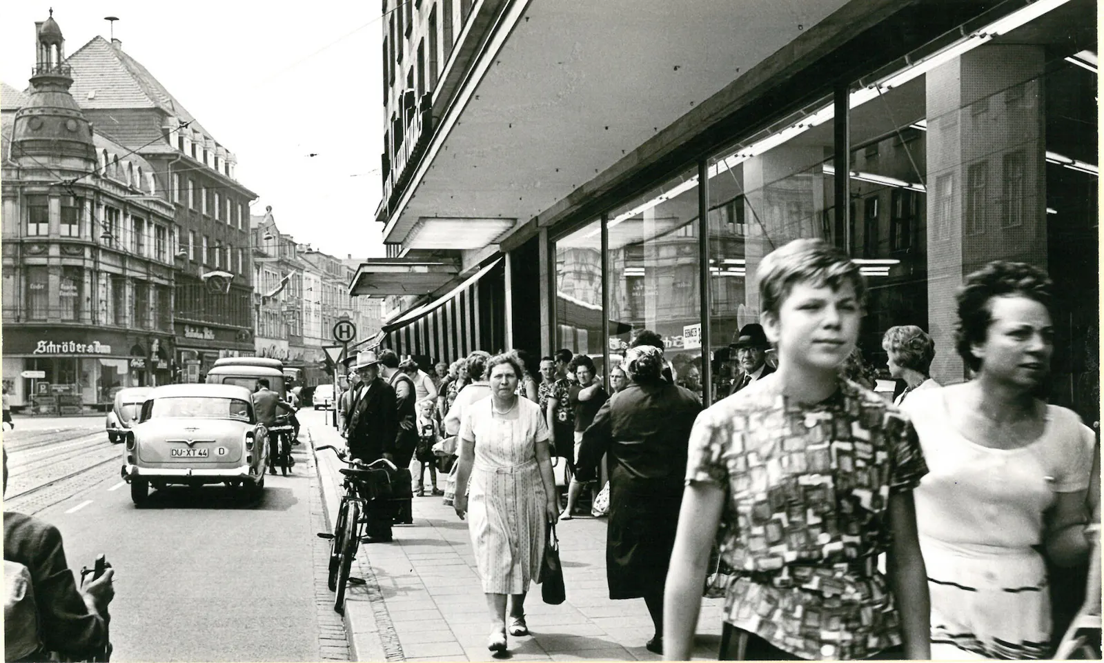 Schwarz-weiß Foto der Weseler Straße um 1960. Bildrechte: Stadtarchiv Duisburg