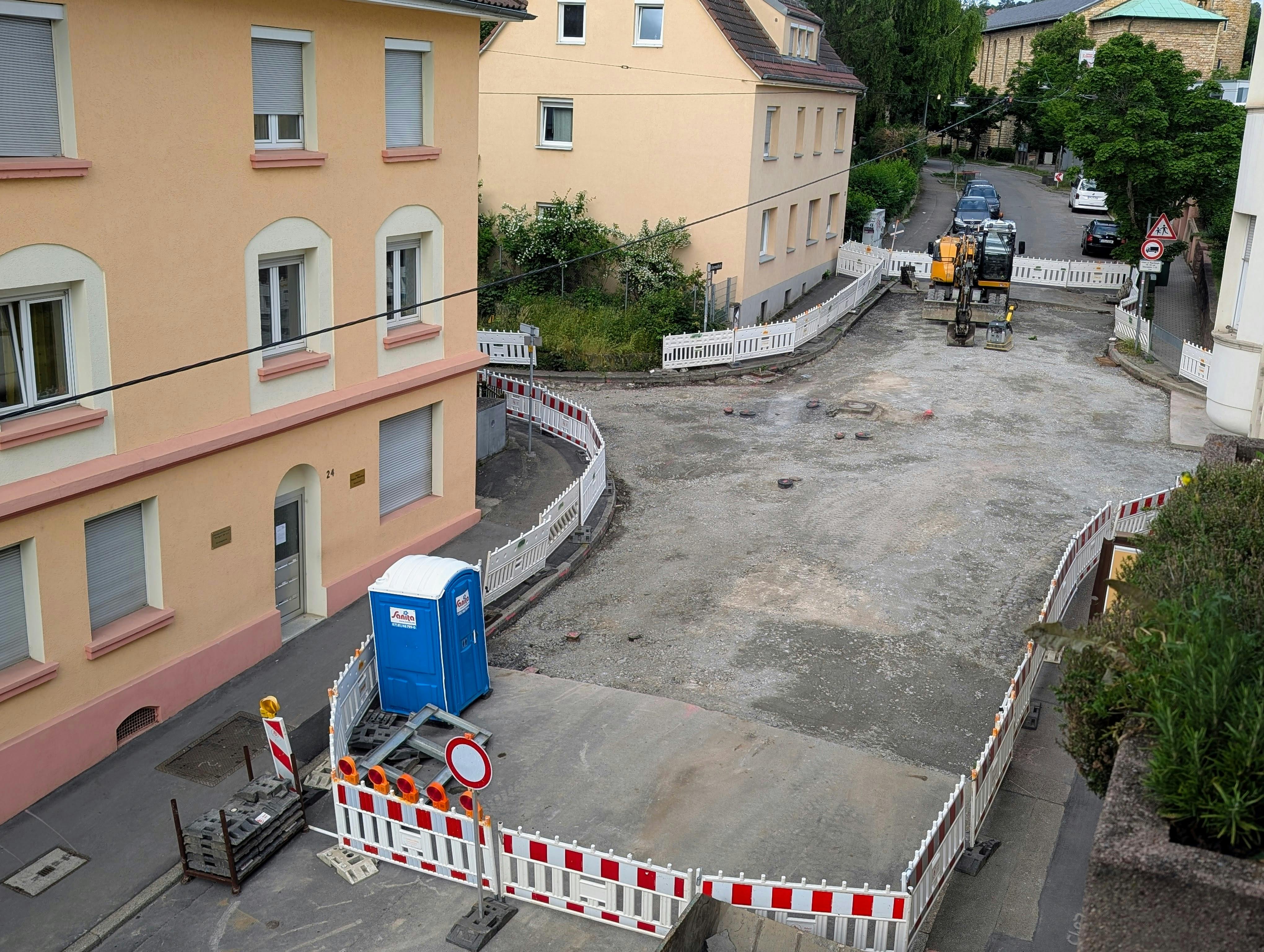 Ende nächster Woche soll die Kreuzung Schurwaldstraße / Krauchenweg fertig sein. Foto: Jürgen Brand