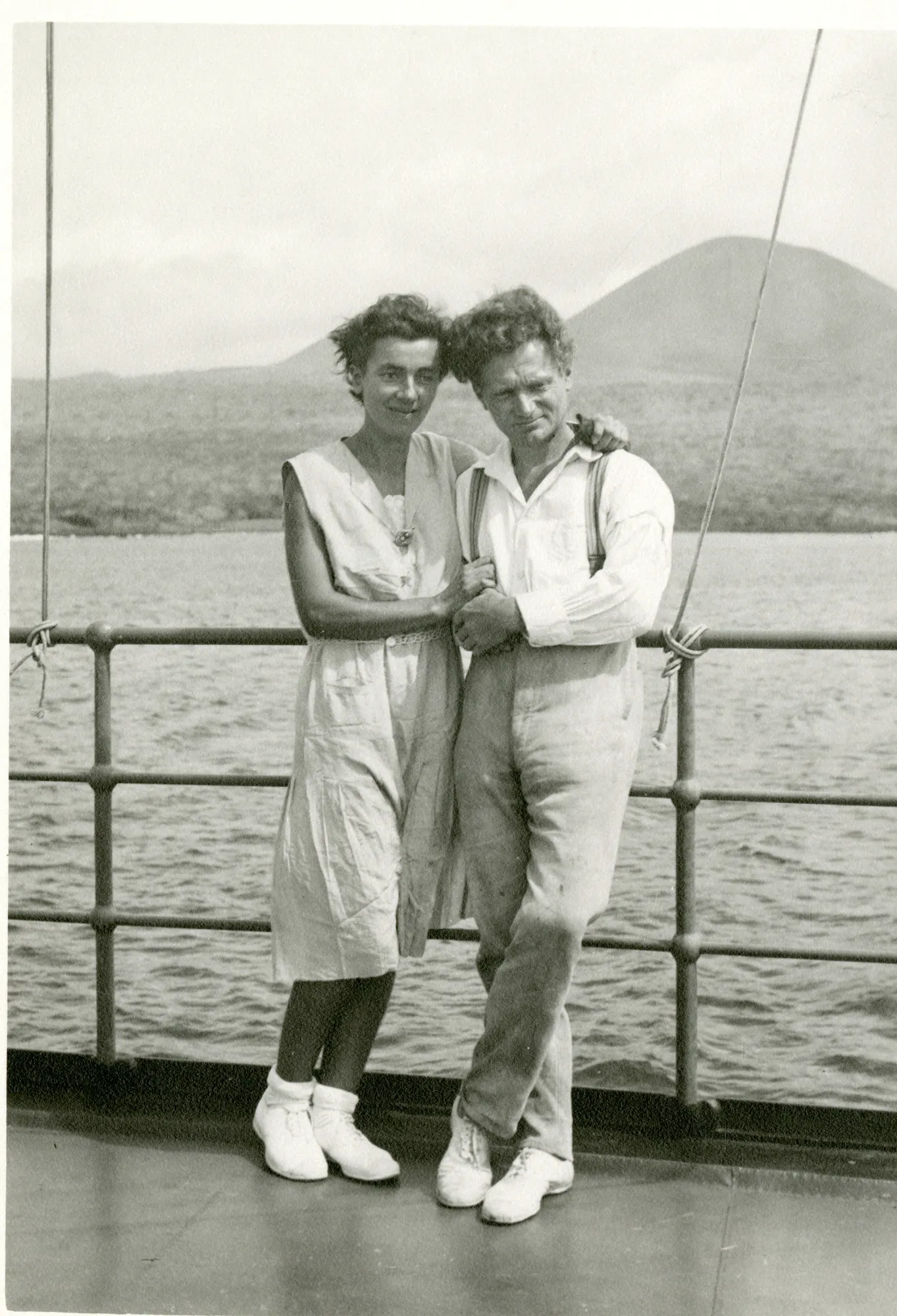 Dore Strauch und Friedrich Ritter an Bord von Allan Hancocks Yacht Velero, Quelle: Smithsonian Institution Archives, Record Unit 7231, Waldo L. Schmitt Papers, Box 90, Folder 4, Image No. SIA2011-1147