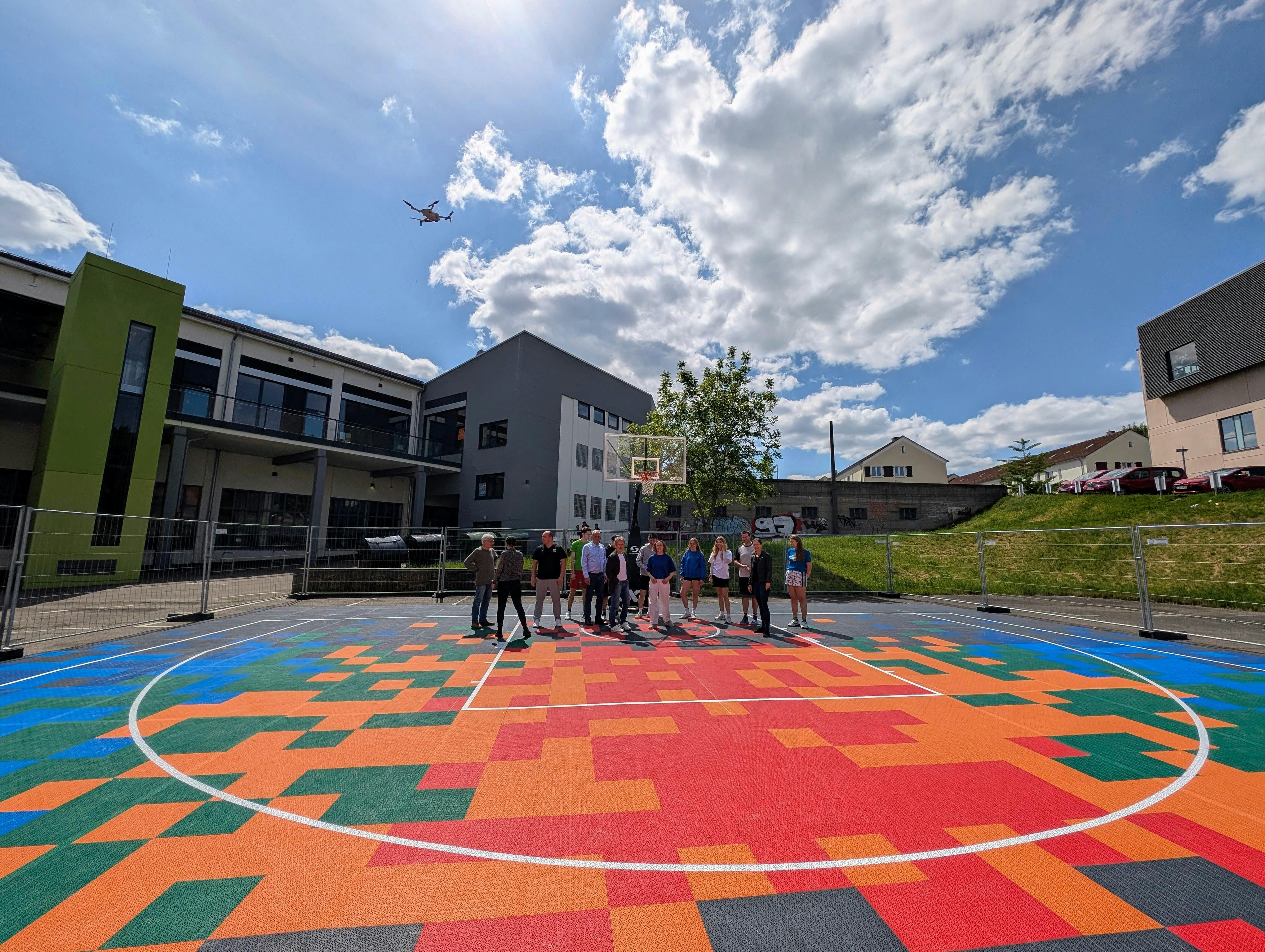 Ab Samstag kann auf dem neuen Basketplatz-Platz beim Kinder- und Jugendhaus Ostend gespielt werden. Foto: Jürgen Brand