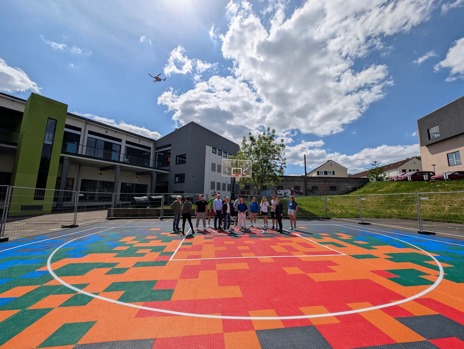 Ab Samstag kann auf dem neuen Basketplatz-Platz beim Kinder- und Jugendhaus Ostend gespielt werden. Foto: Jürgen Brand