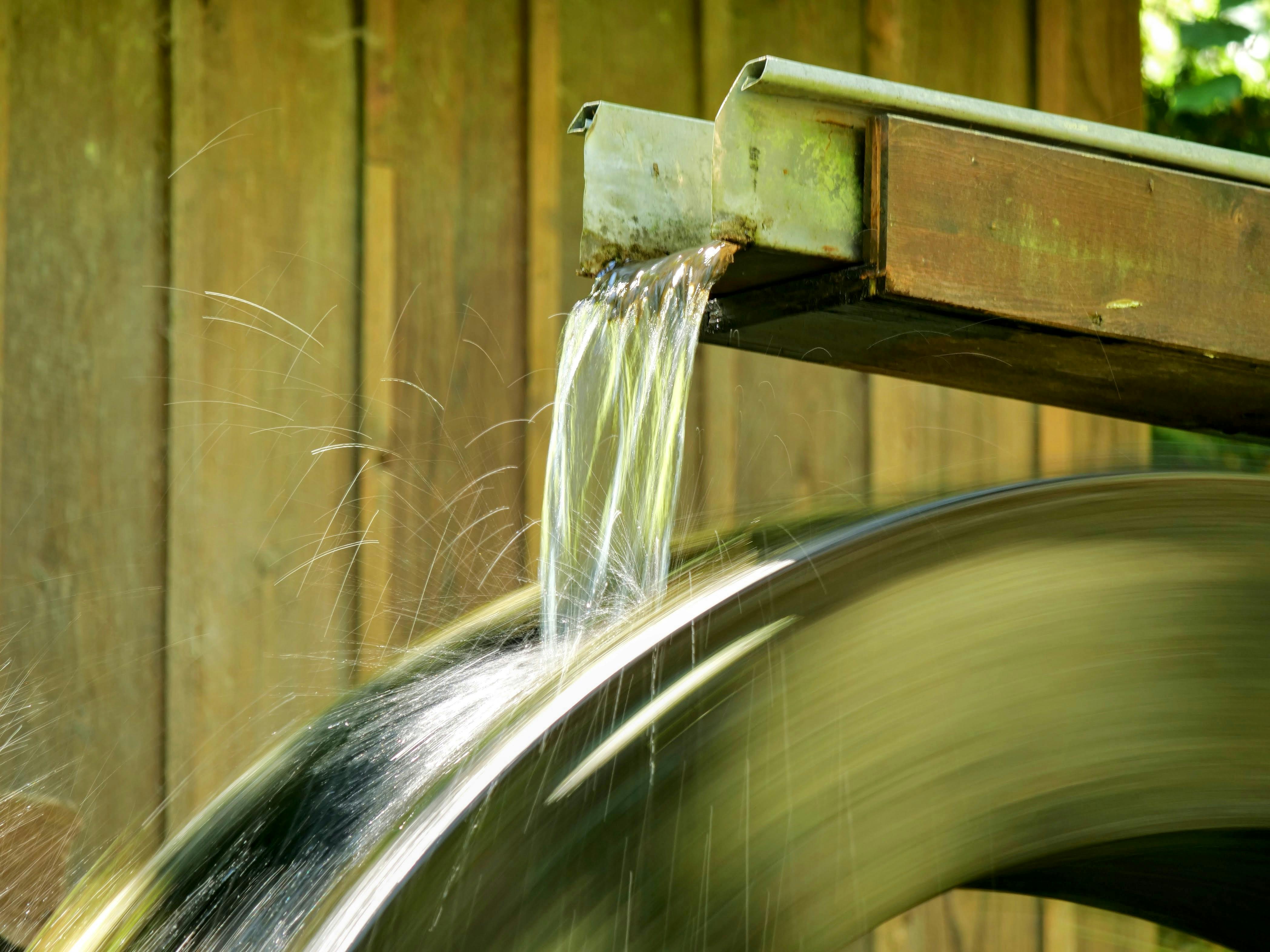 Das Wochenende wird heiß, ein bisschen Abkühlung tut gut. Und kühles Wasser bringt neue Energie. Foto: Jürgen Brand