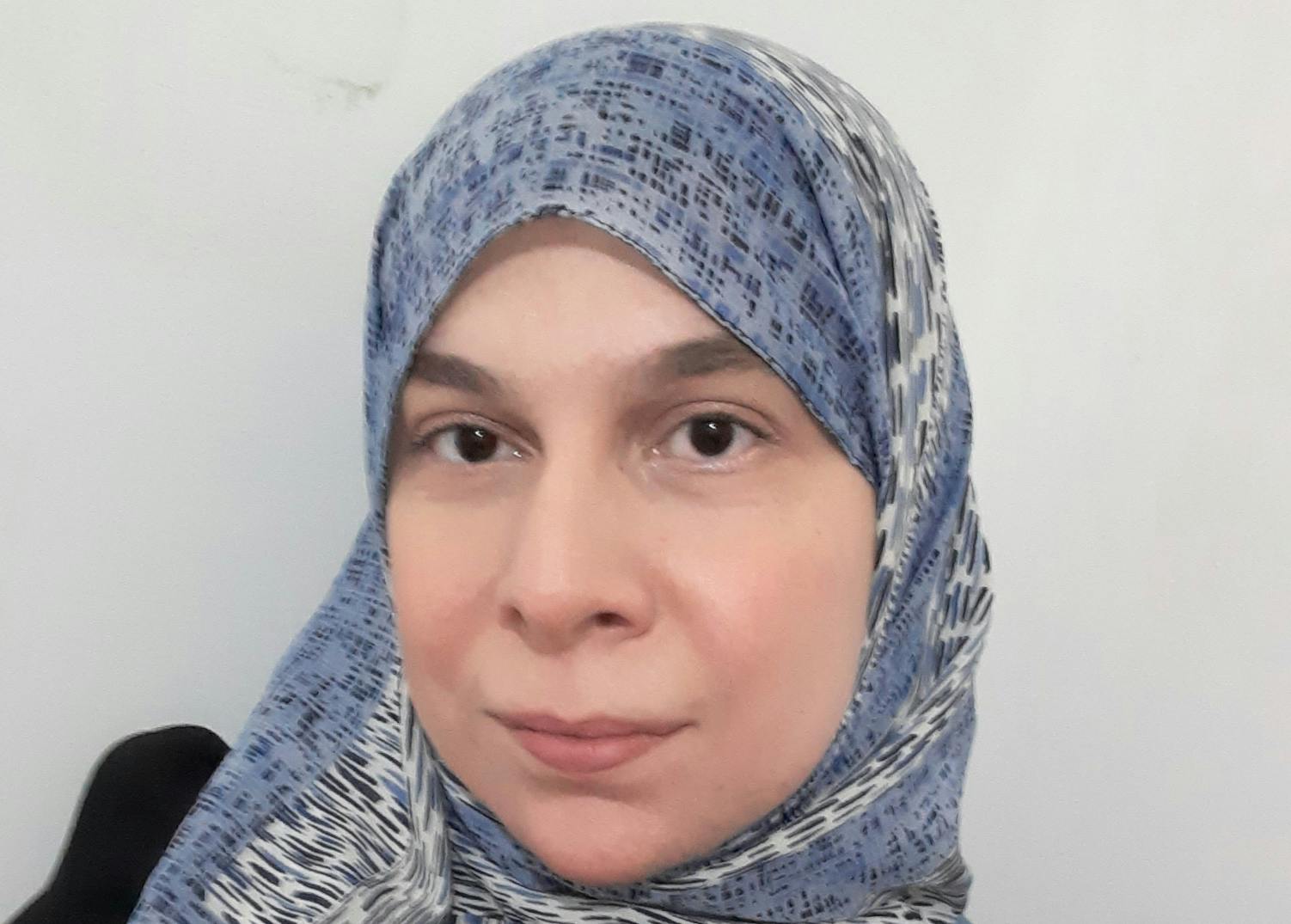 How do you survive a father who remains lodged inside you long after childhood ends? In Glass Splinters in the Throat, Tunisian poet Hajer Requiq transforms family trauma into a striking sequence of images: glass, bread, prayer, silence, and survival. A powerful poem about memory, violence, faith, and the wounds that continue to speak through us.
(Available in Arabic, English, French, German & Spanish)