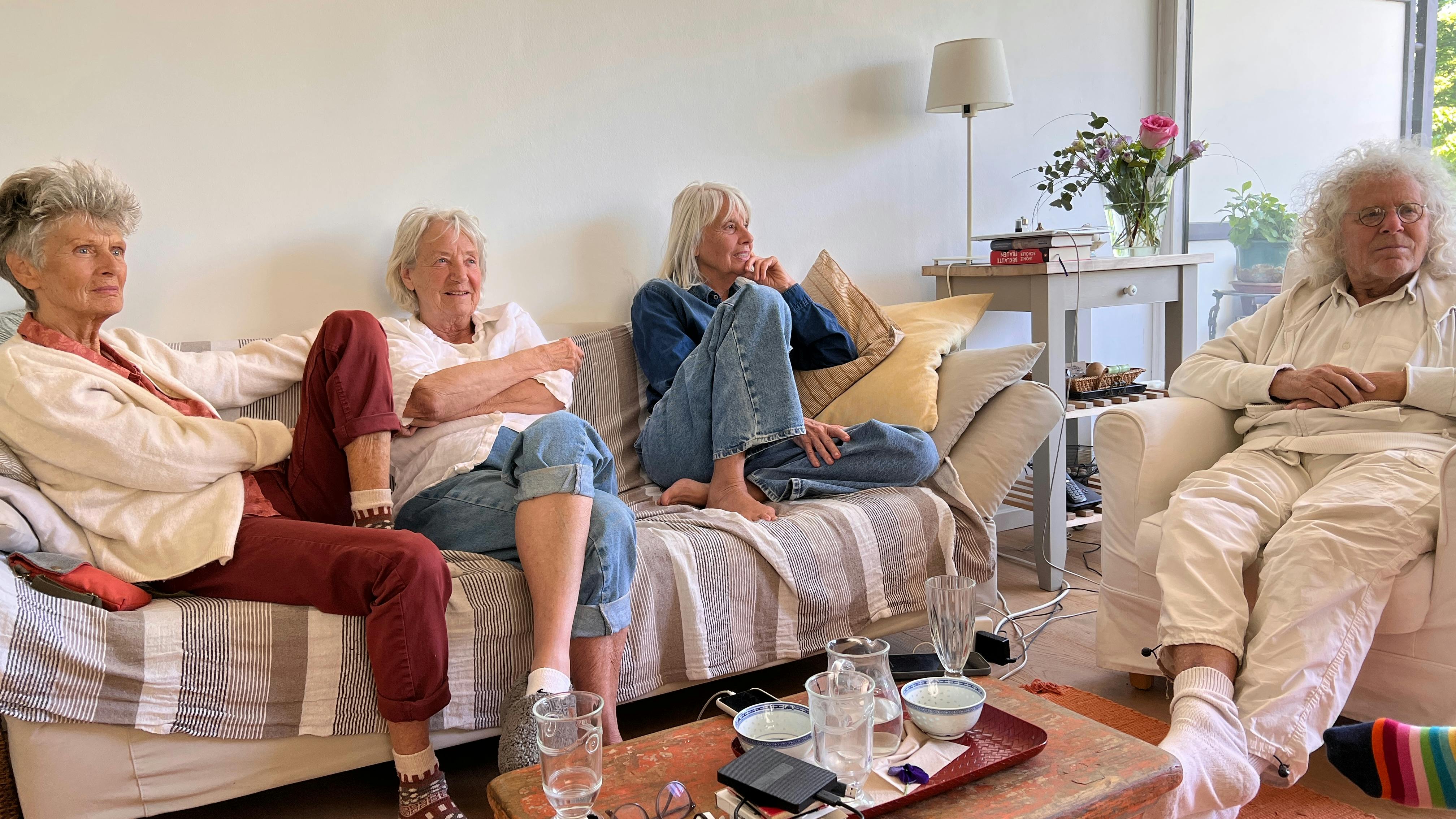 Brigitte Streubel, Christa Ritter, Gisela Getty, Rainer Langhans in der Münchner Wohnung von Christa Ritter