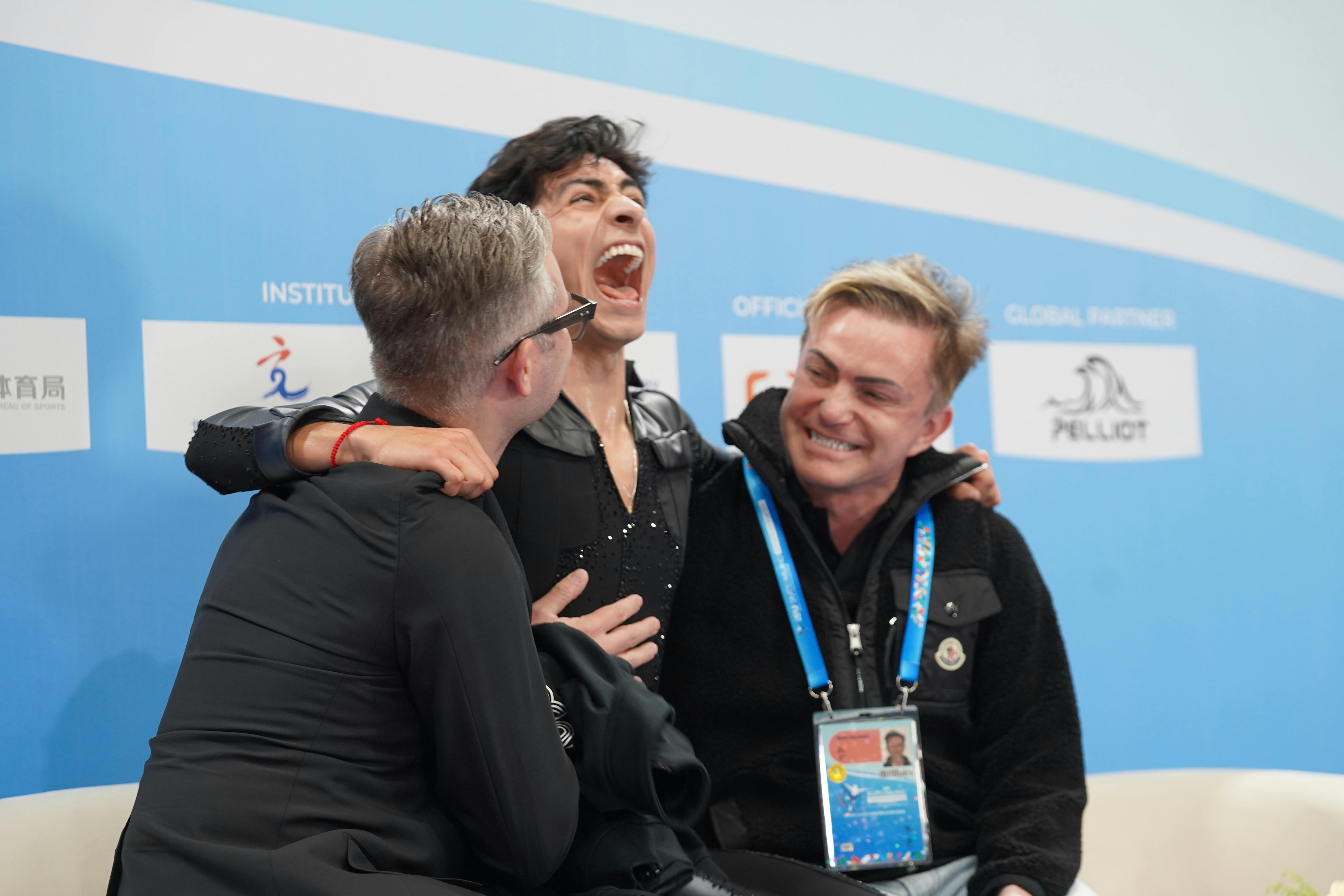 Donovan Carrillo und seine Trainer reagieren auf die erfolgreiche Olympiaqualifikation in der Peking
