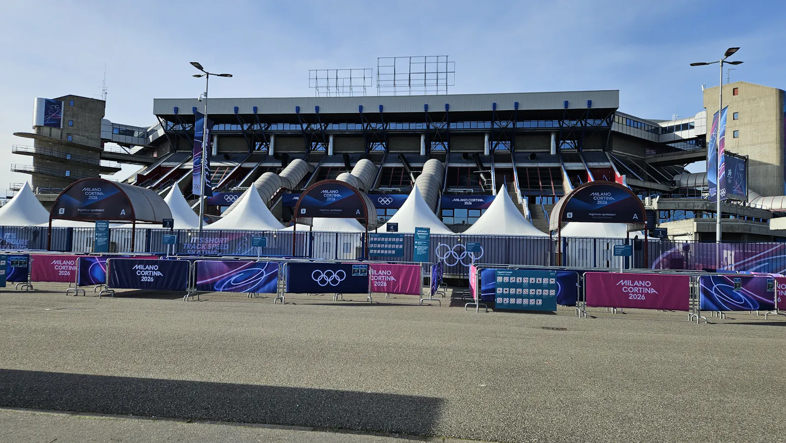 Die olympische Eishalle in Mailand