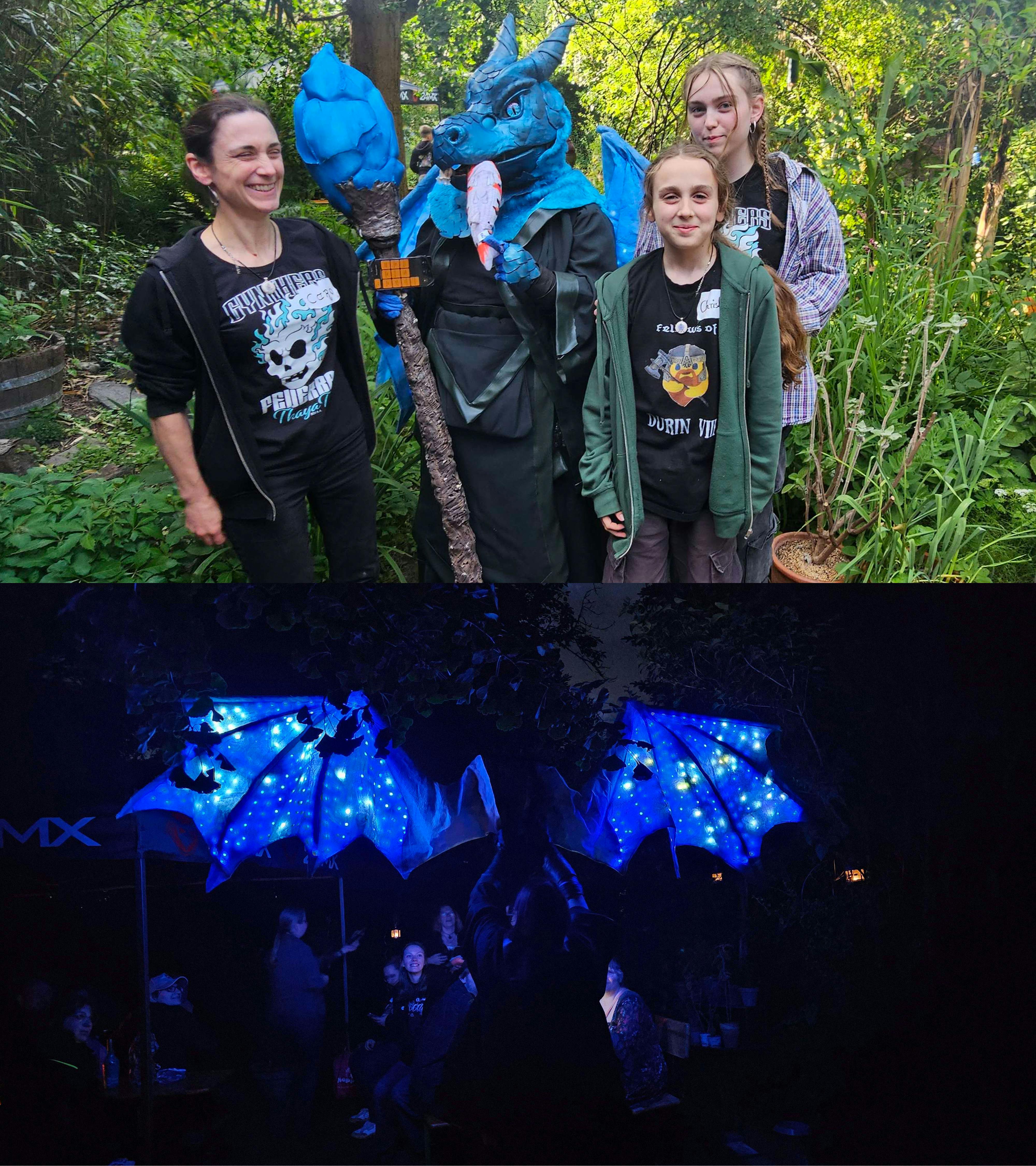 Eine Collage aus zwei Fotos: Oben posiert Saphiria in ihrem beeindruckenden Medrash-Cosplay – einem aufwendigen blauen Drachenkopf mit Stab – zusammen mit mehreren Gästen im Garten. Sie tragen Dice-Actors-Merchandise. Unten die Nachtaufnahme des Highlights: Saphiria entfaltet Medrashs spektrale Flügel, die mit blauen LEDs besetzt sind und im Dunkeln magisch leuchten, während die begeisterten Gäste im Garten drum herum sitzen.