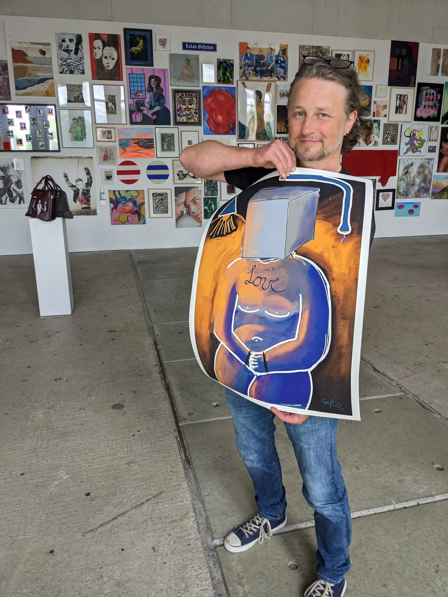 Gofi zeigt sein Bild LOVE im Kunstverein Familie Montez in Frankfurt.