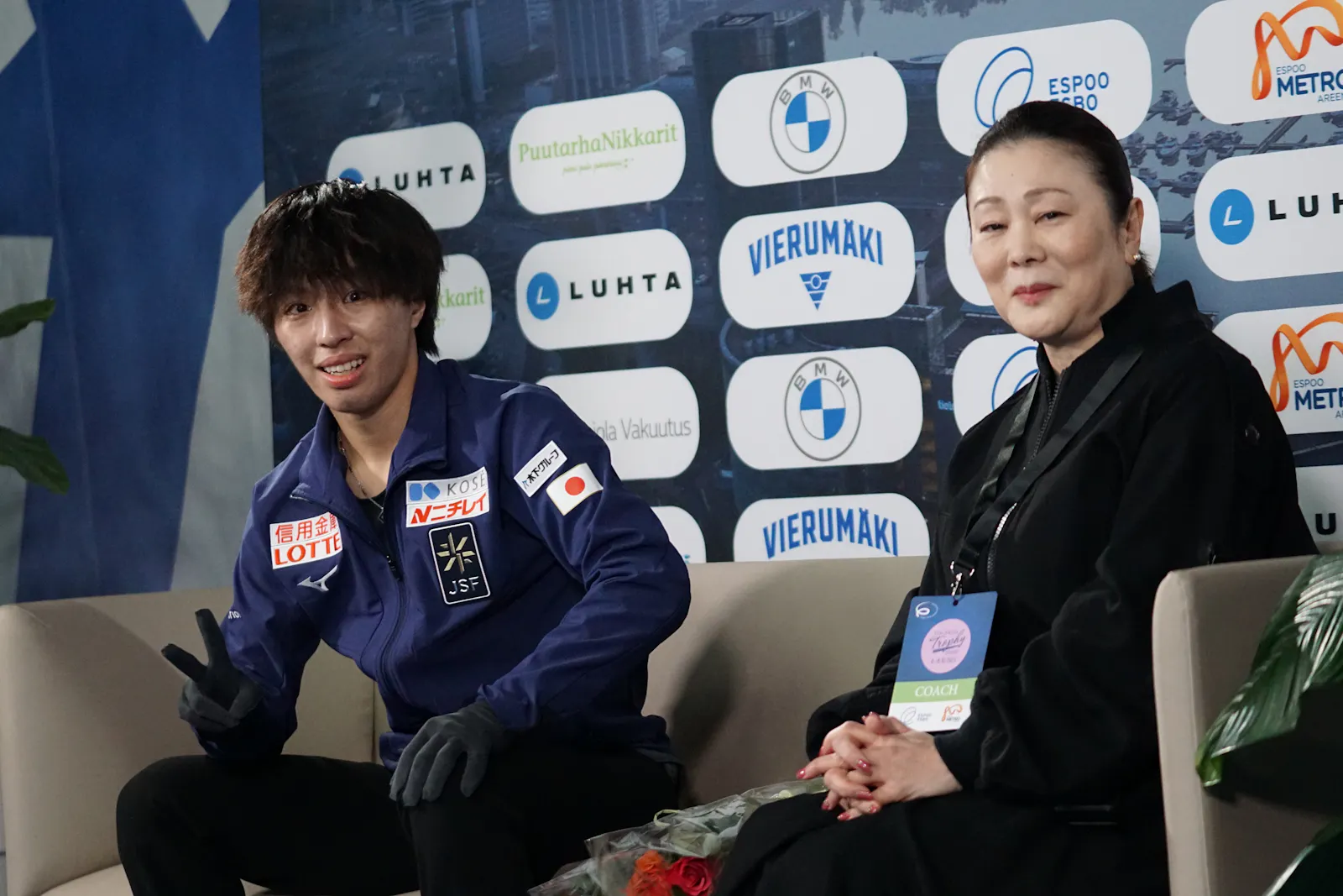 Kao Miura und Trainerin bei der Finlandia Trophy 2023