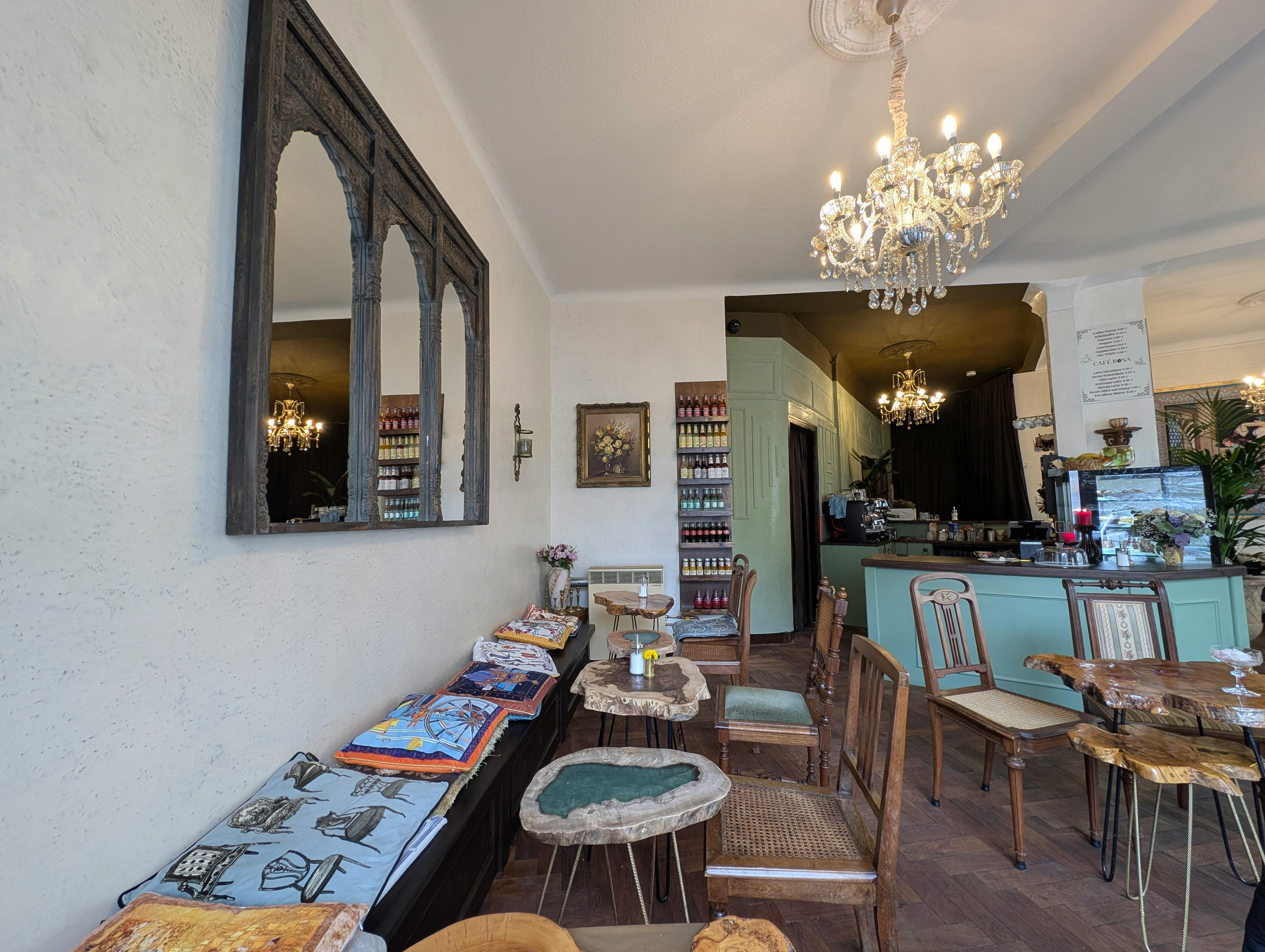 Der Stuttgarter Osten hat ein neues Café:   das Café Bona in der Heinrich-Baumann-Straße 21. Foto: Jürgen Brand