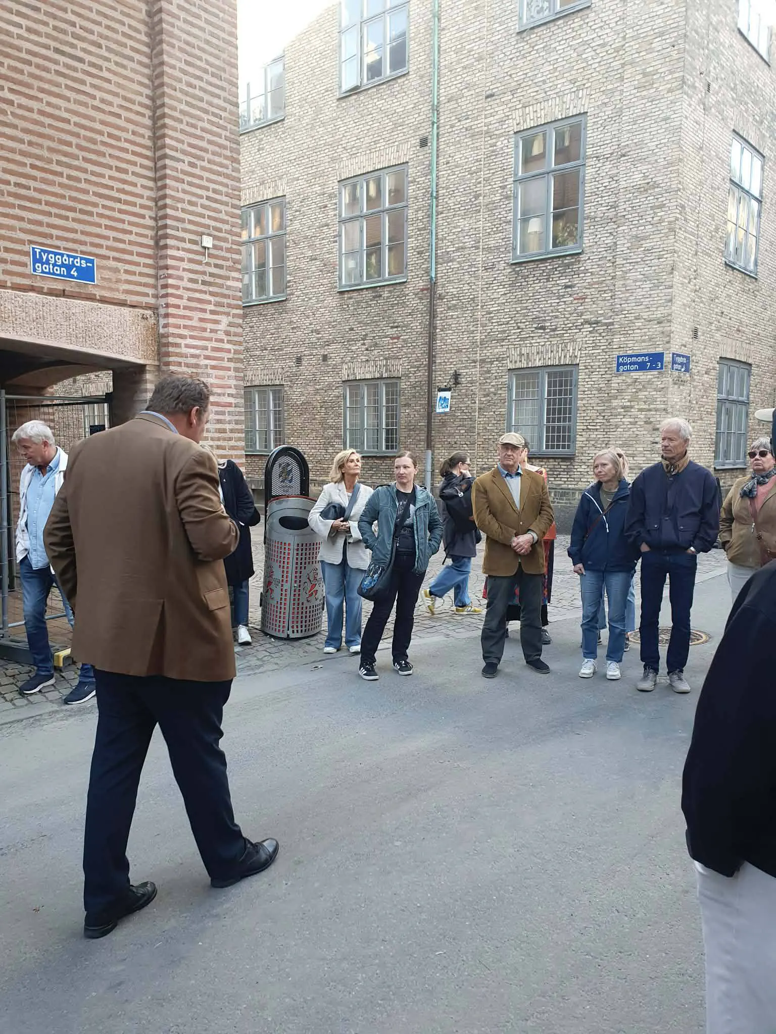 Gruppe von Menschen zur Stadsvandring i Göteborg