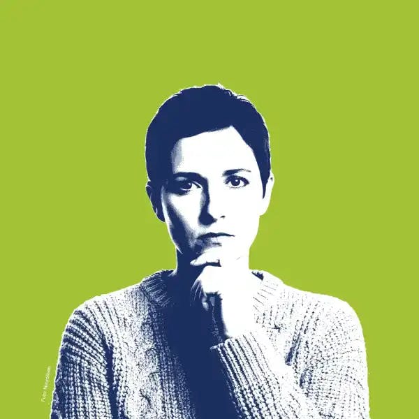 Eine Frau im Portrait. Sie schweigt.