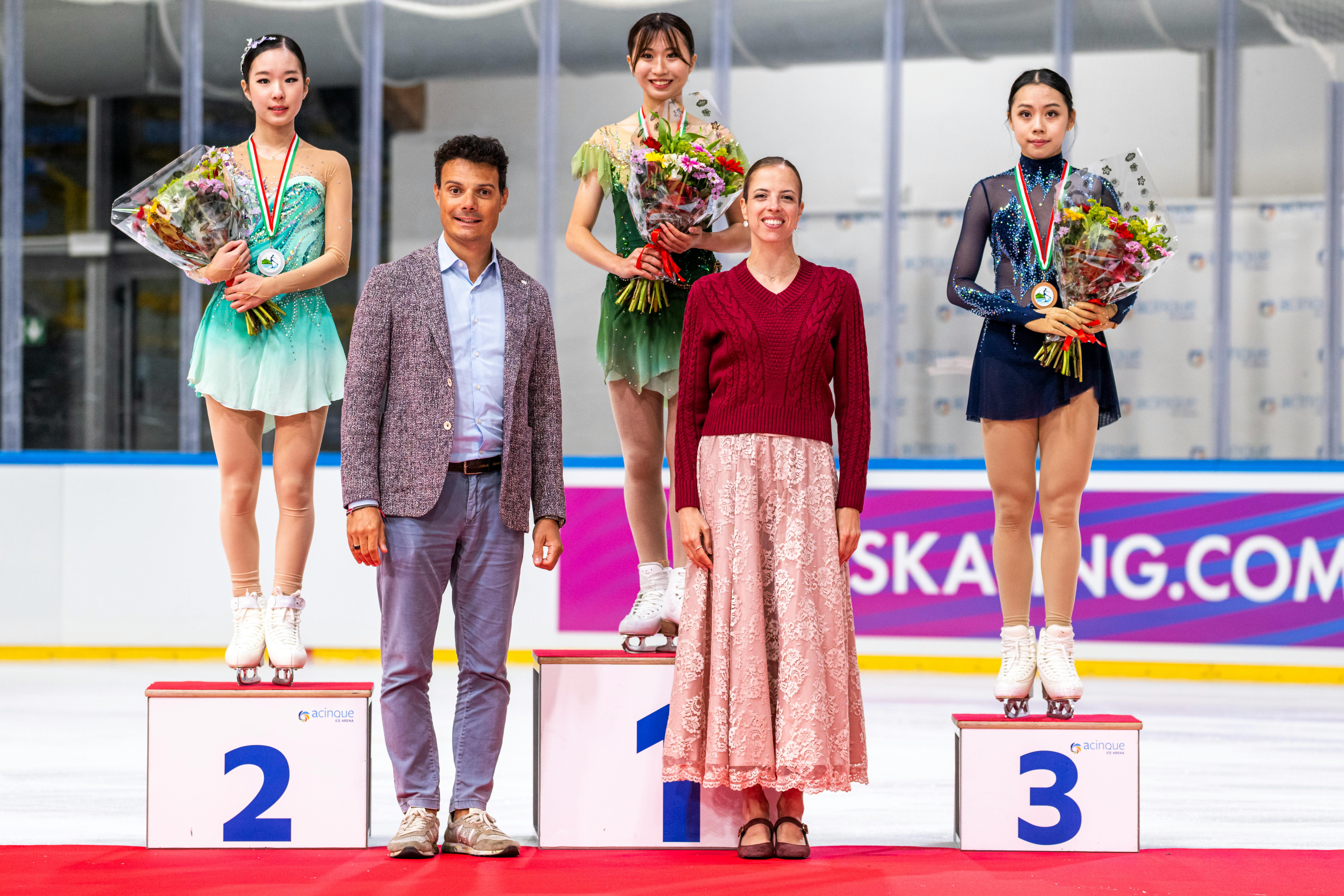 Siegerehrung der Juniorinnen mit Carolina Kostner