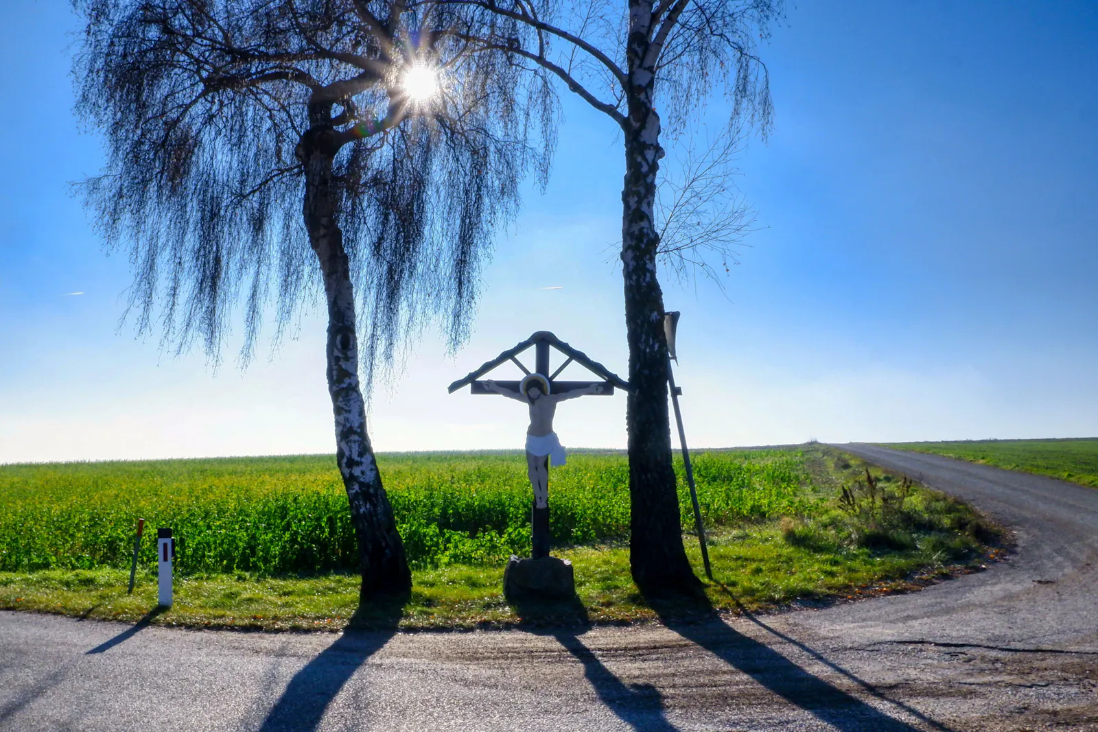 Kruzifix am Wegesrand in Ruppersthal
