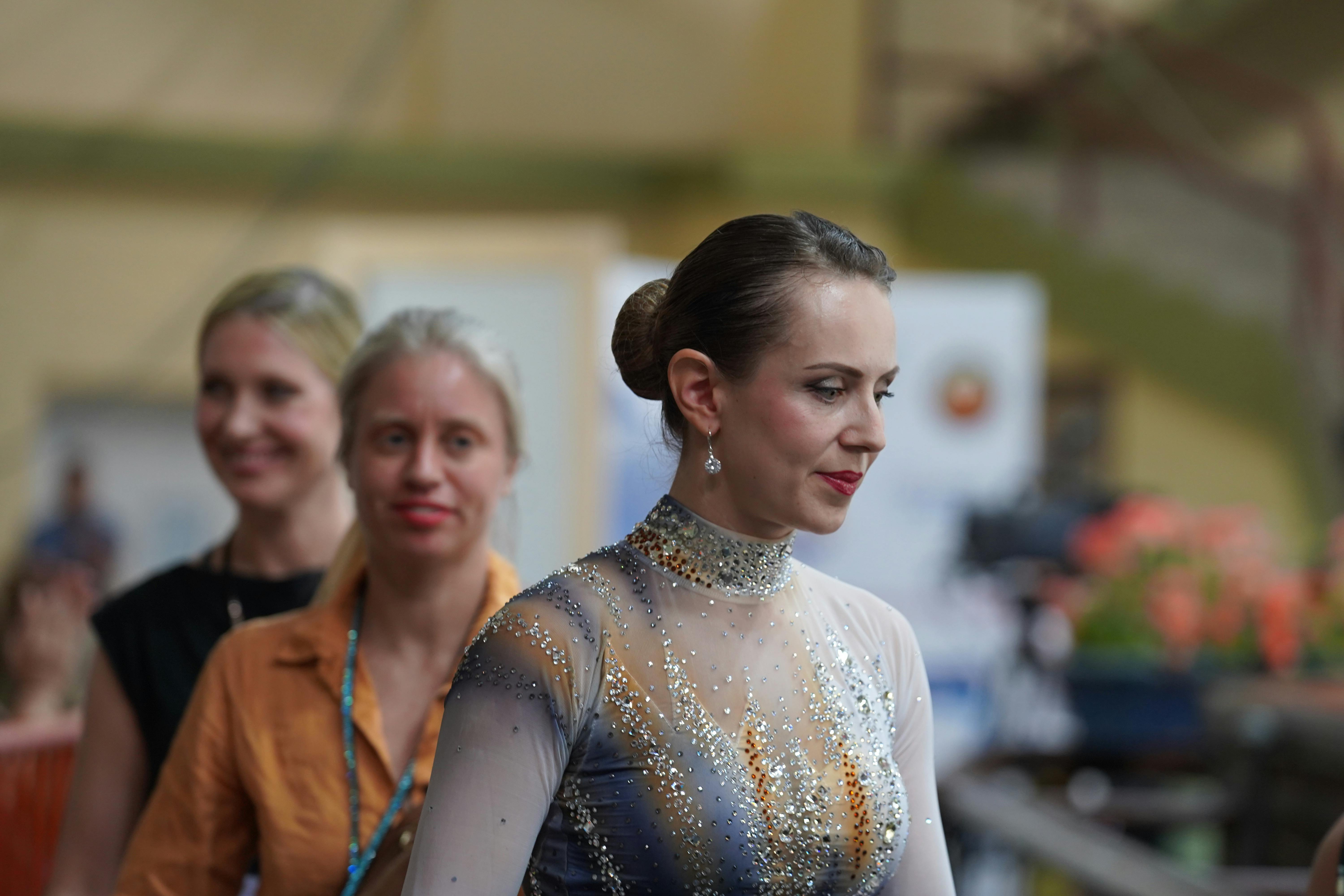 Eiskunstläuferin Evgenia Frerichs vor dem Start beim ISU Adult