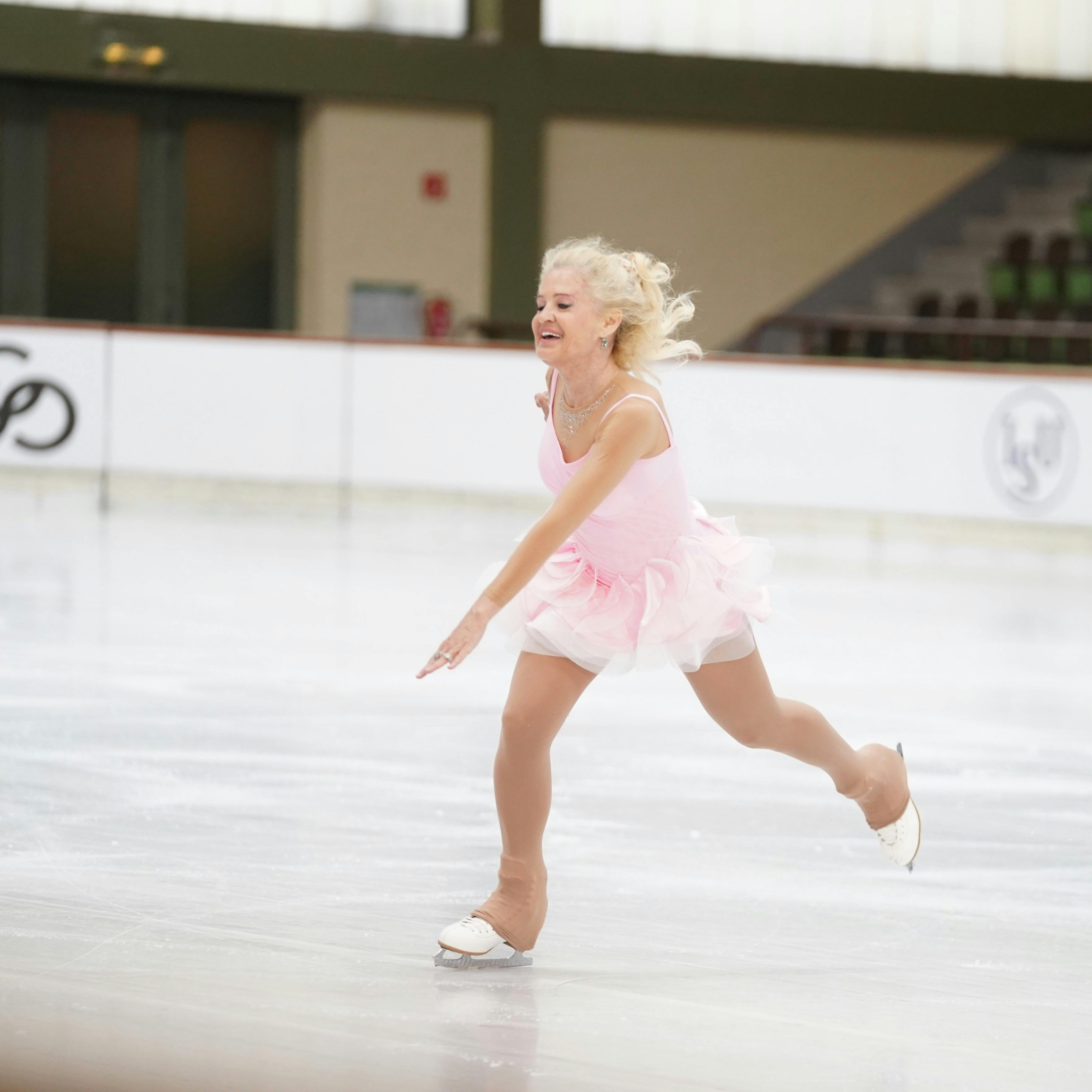 Eiskunstläuferin Magdalena Huber-Kredl beim ISU Adult