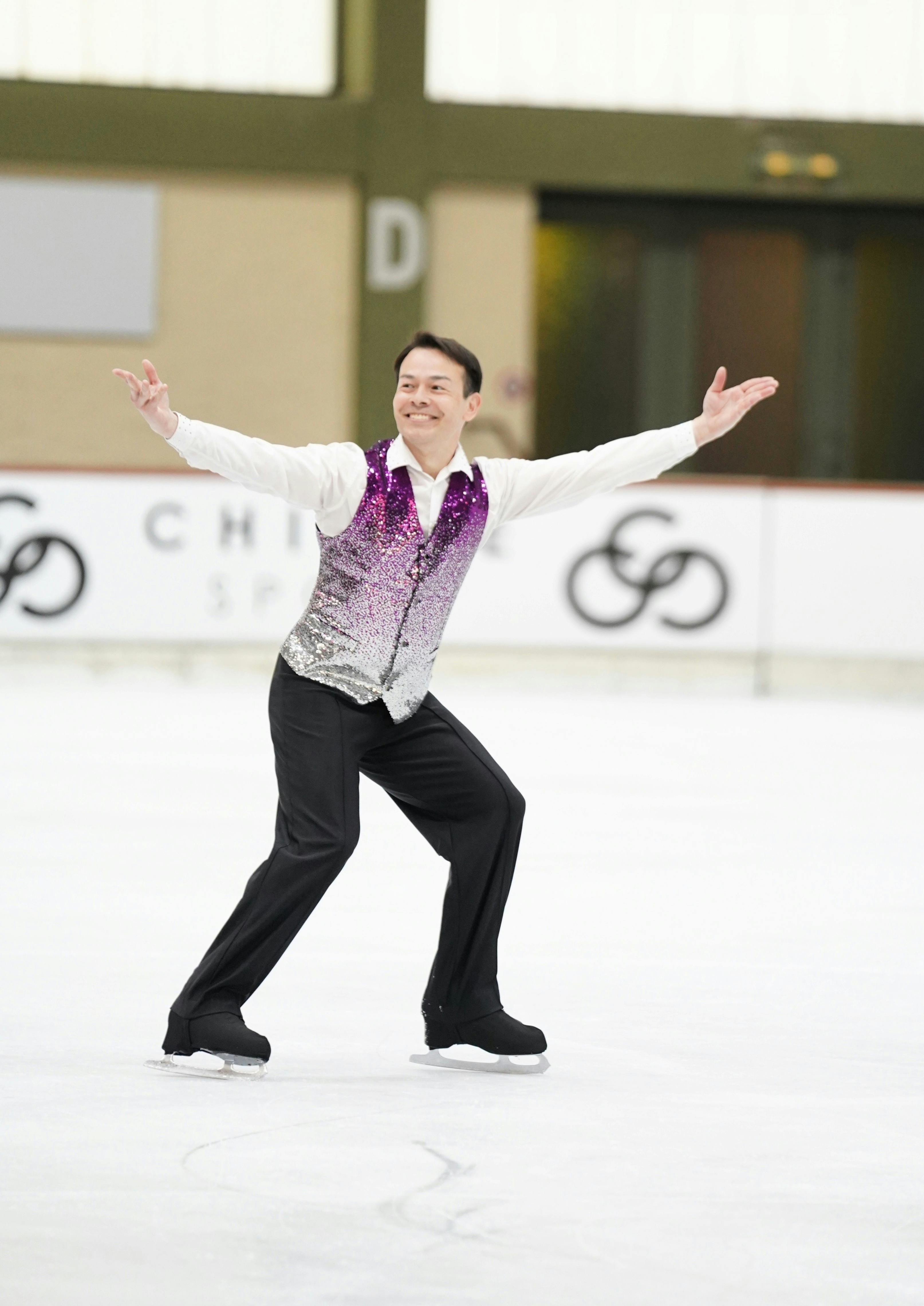 Eiskunstläufer Leigh Yip beim ISU Adult