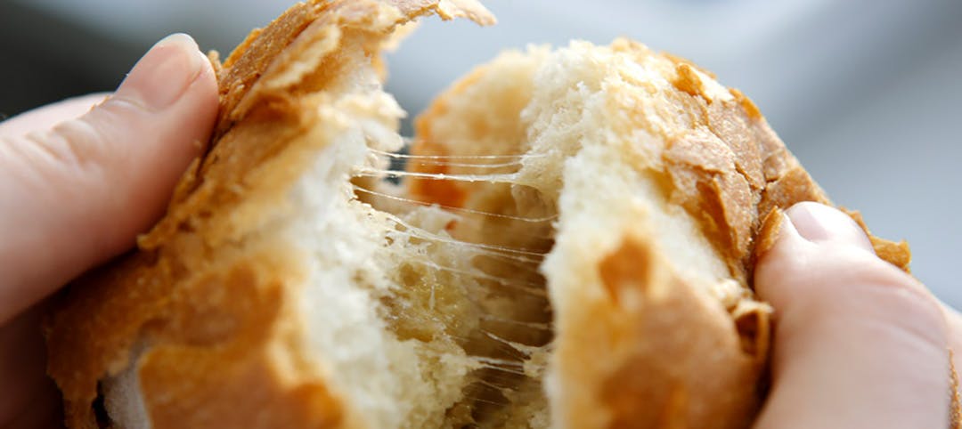 Der Fadenzieher-Bazillus im Brot: es endet mit einer enzymatisch zersetzten Brotkrume, die penetrant stinkt und schleimige Fäden zieht (Foto: Dankenswerterweise zur Verfügung gestellt von Prof. Fieseler, ZHAW).
