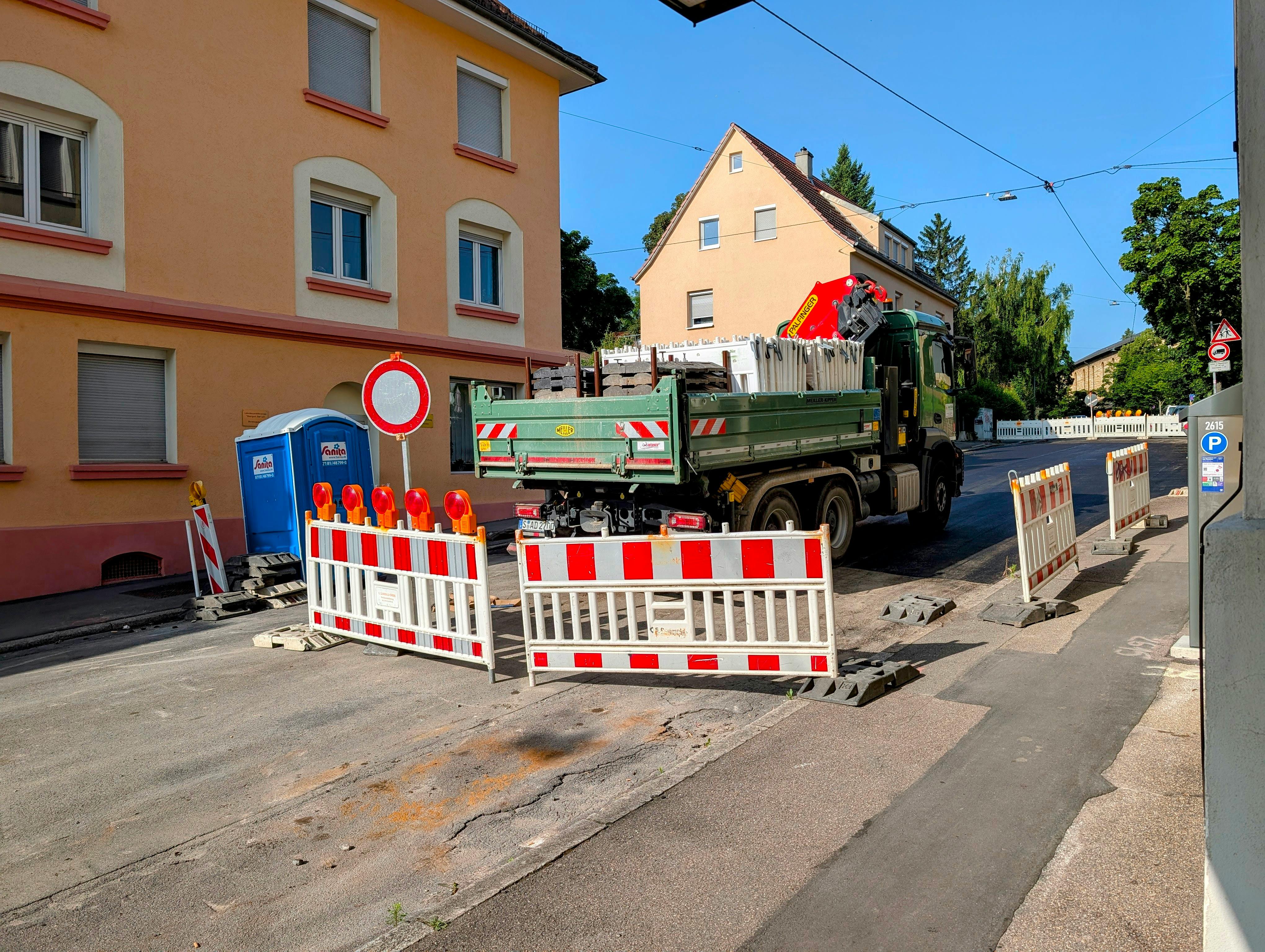 Die Kreuzung Schurwaldstraße/Krauchenweg ist neu asphaltiert. Foto: Jürgen Brand