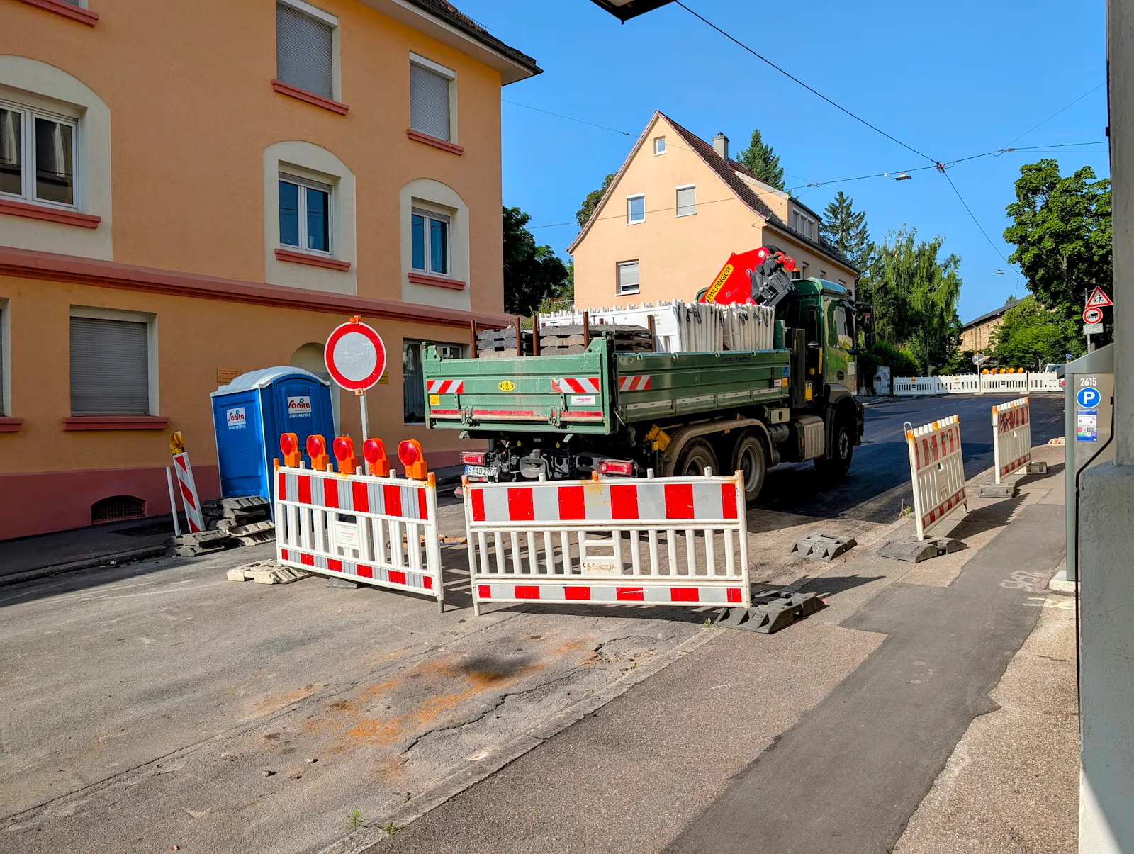 Die Kreuzung Schurwaldstraße/Krauchenweg ist neu asphaltiert. Foto: Jürgen Brand