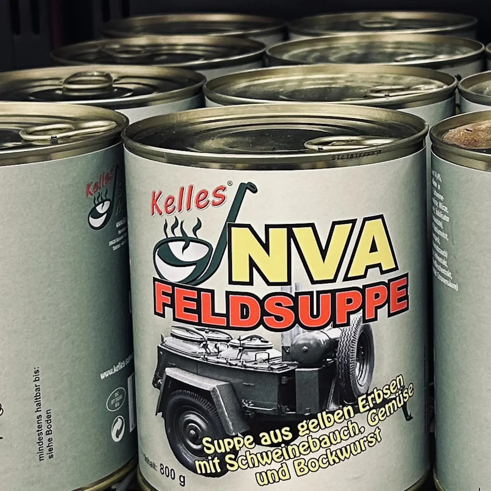 Eintopfdosen im Militärdesign mit Aufschrift: NVA-Suppe