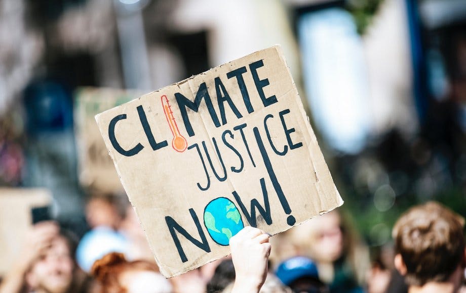 Demoschild: climate justice now