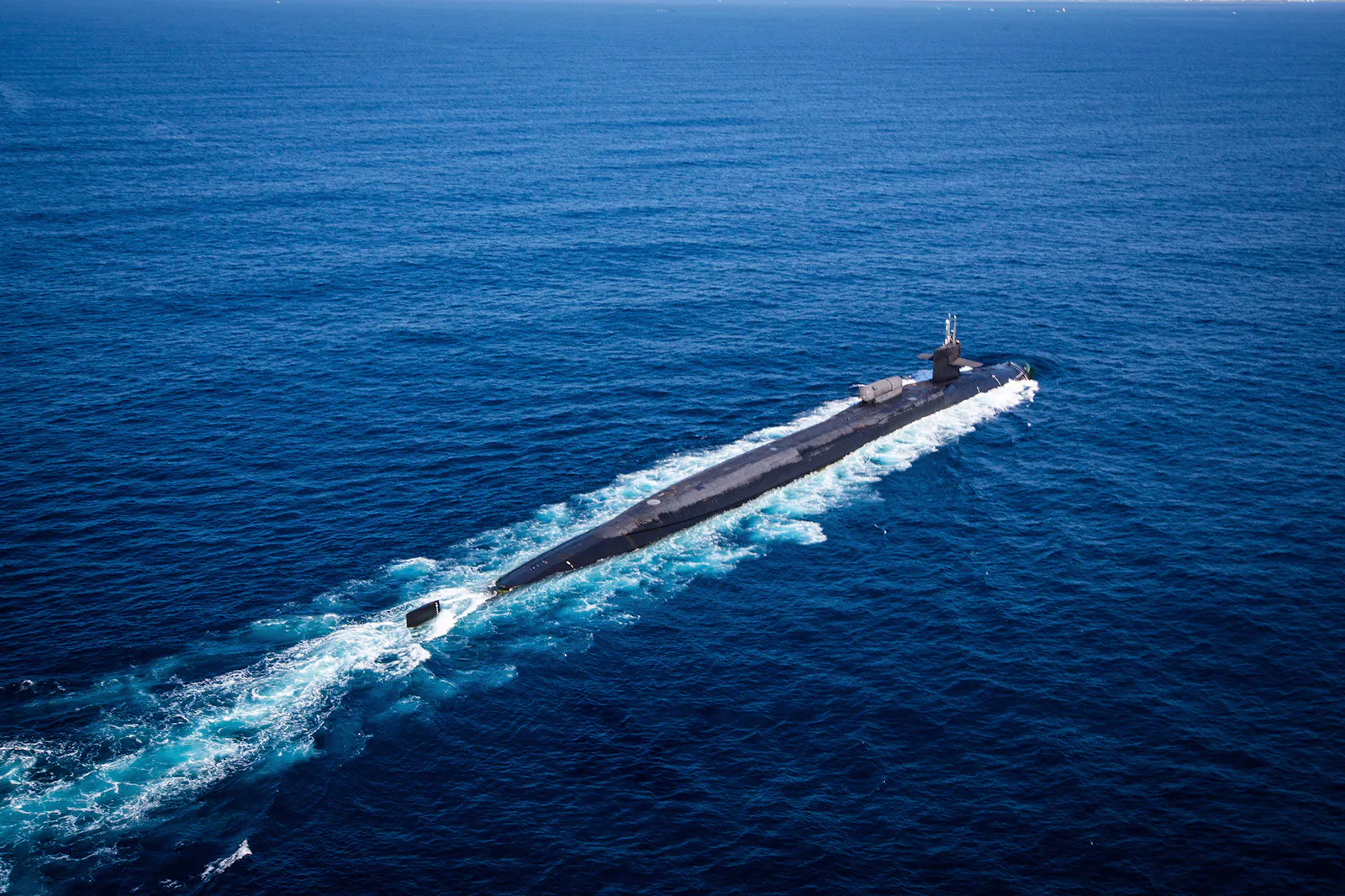 Ein U-Boot der Ohio-Klasse aus der Luft