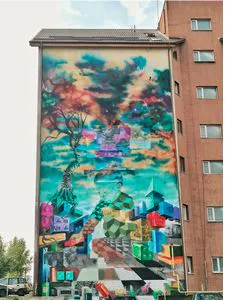 Intuiţia (Intuizione), Obie Platon, 2019, Bacău (Romania).
L’ultima frontiera della street art è rappresentata dai murales antismog: vere e proprie opere d’arte urbana che, grazie a vernici speciali, sono in grado di assorbire l’inquinamento atmosferico. Il murale di Obie Platon a Bacău è il primo del suo genere in Romania.
