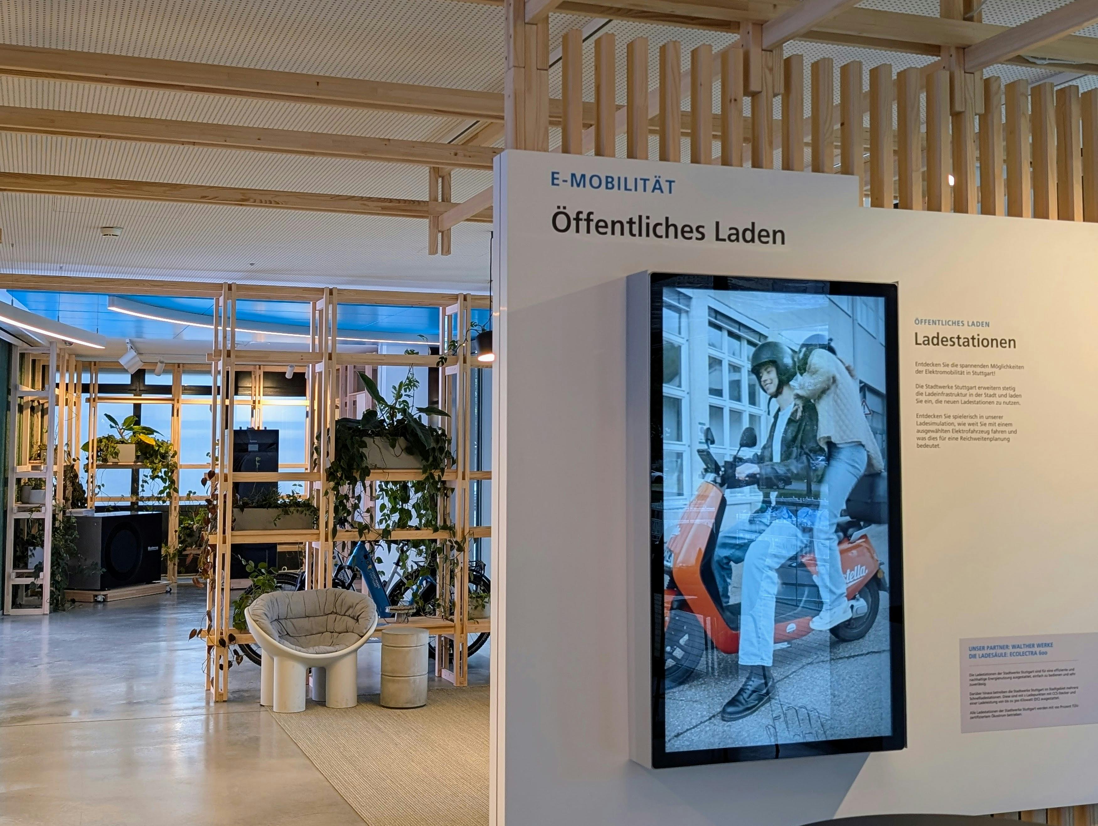 Das Kundencenter im Erdgeschoss wird EnergiePlaza genannt und bietet viele Info-Möglichkeiten. Foto: Jürgen Brand