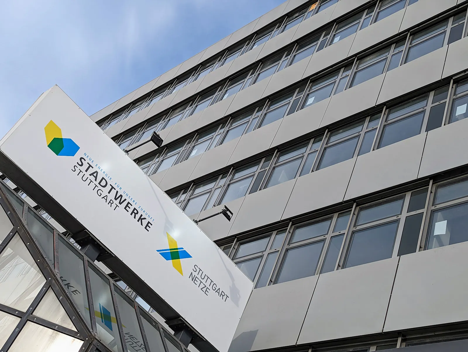 800 Mitarbeitende haben die Stadtwerke in ihrer neuen Zentrale in Stuttgart-Wangen. Es sollen noch mehr werden. Foto: JĂĽrgen Brand