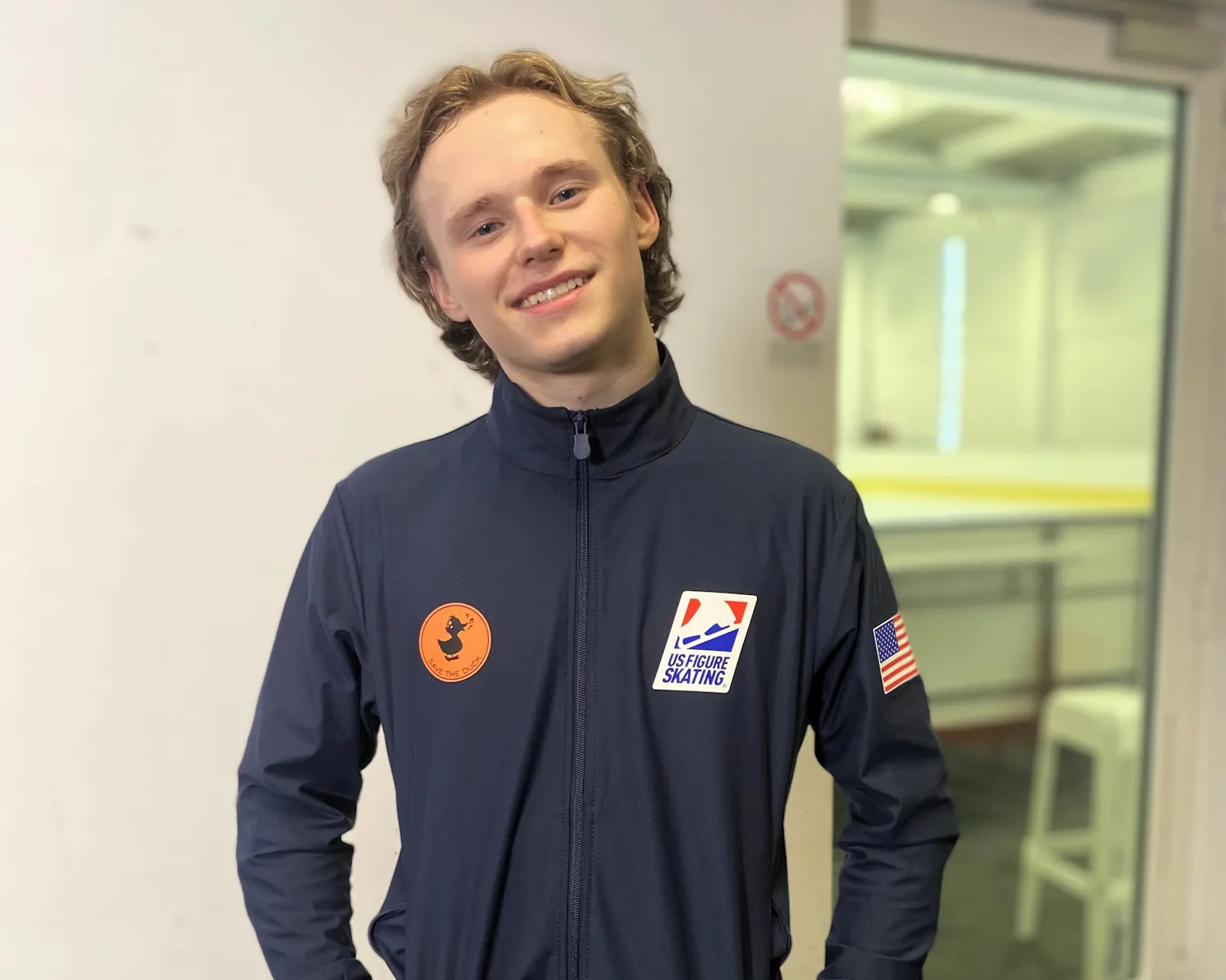 Weltmeister Ilia Malinin in der Mixed Zone von Bergamo