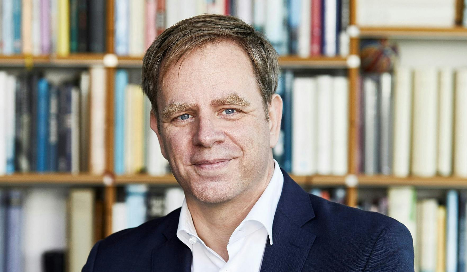 Human DNA isn't the only double helix; there are also the EU's interlocking legal systems. Ulrich Haltern gets to the bottom of this in "Entangled States". He provides important insights in challenging times...