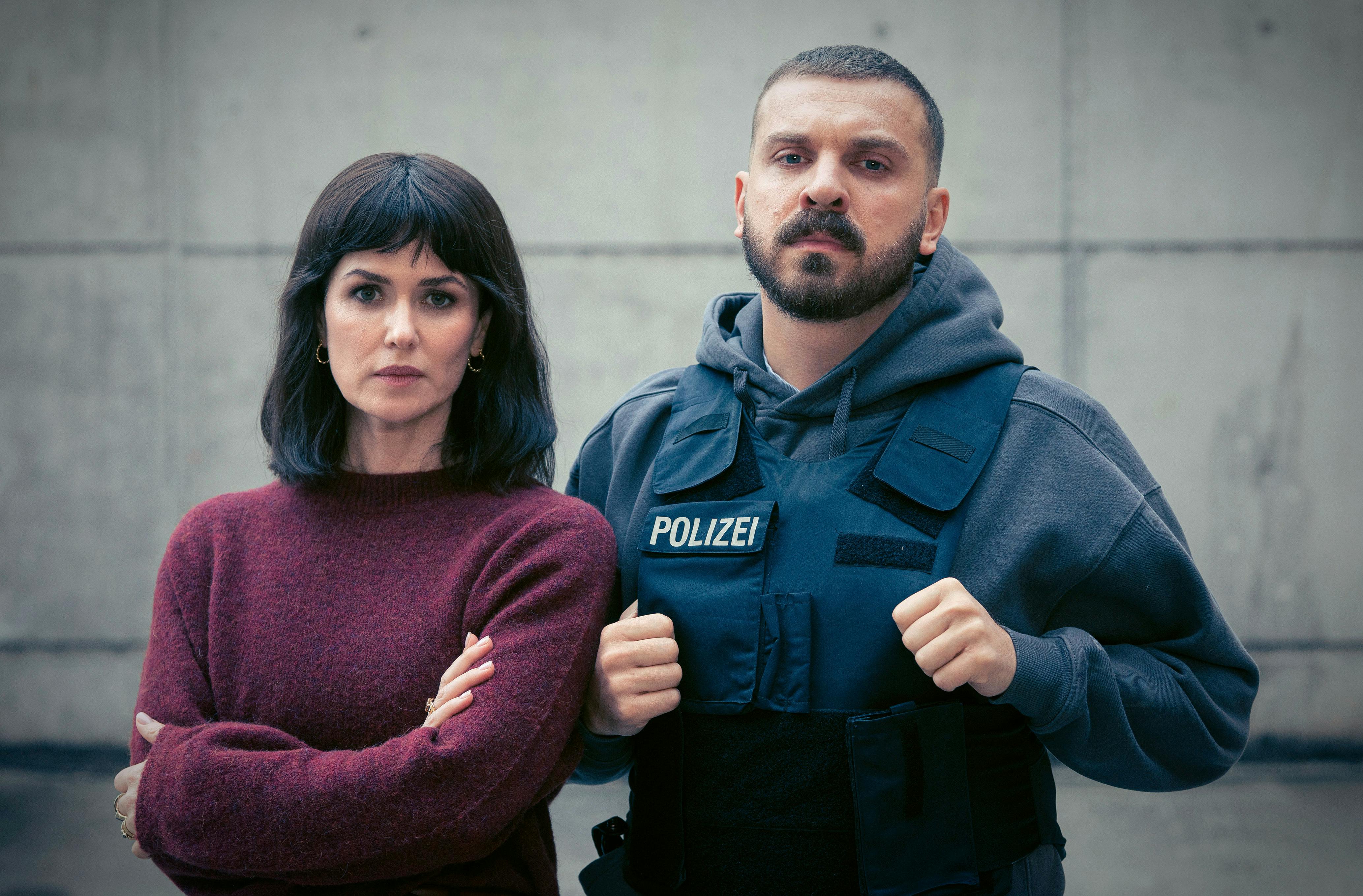 Maryam Azadi (Melika Foroutan), Hamza Kulina (Edin Hasanovic) im Tatort: Dunkelheit (Sonntag, 5. Oktober 2025) // © HR/Degeto/Sommerhaus/Daniel Dornhöfer