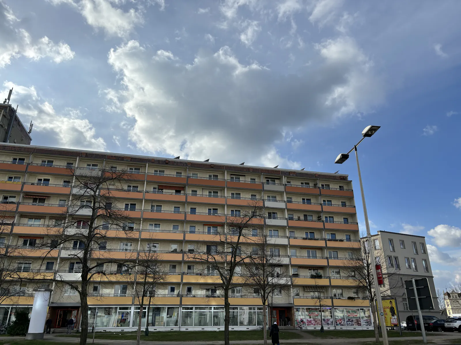 Die Platte kann alles sein: Trist und eintönig oder nachhaltig und wandelbar. Hier im Zentrum von Cottbus.