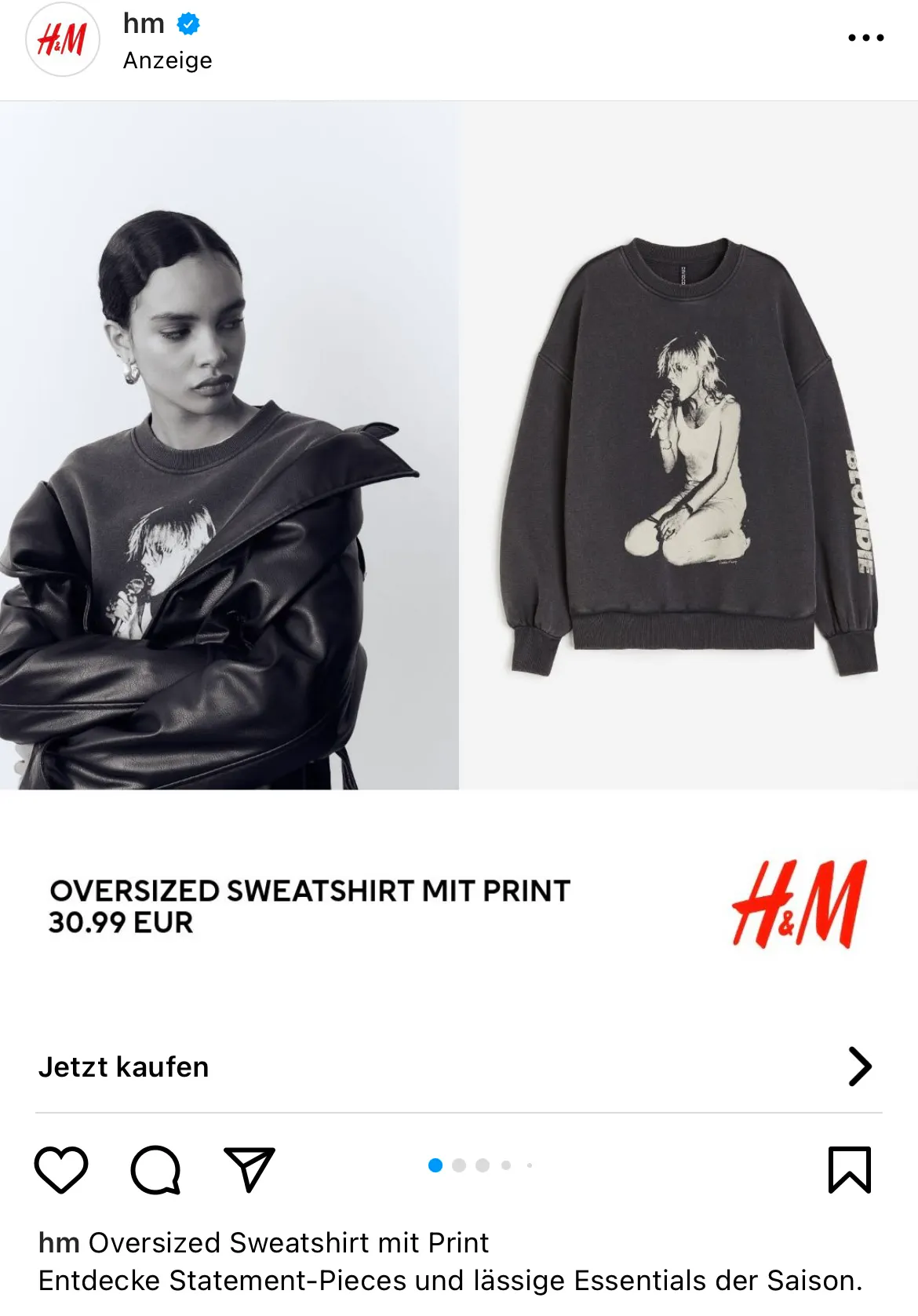 Model mit dunklem Shirt, auf dem vorne Deborah Harry und auf dem Ärmel der Schriftzug BLONDIE zu sehen sind