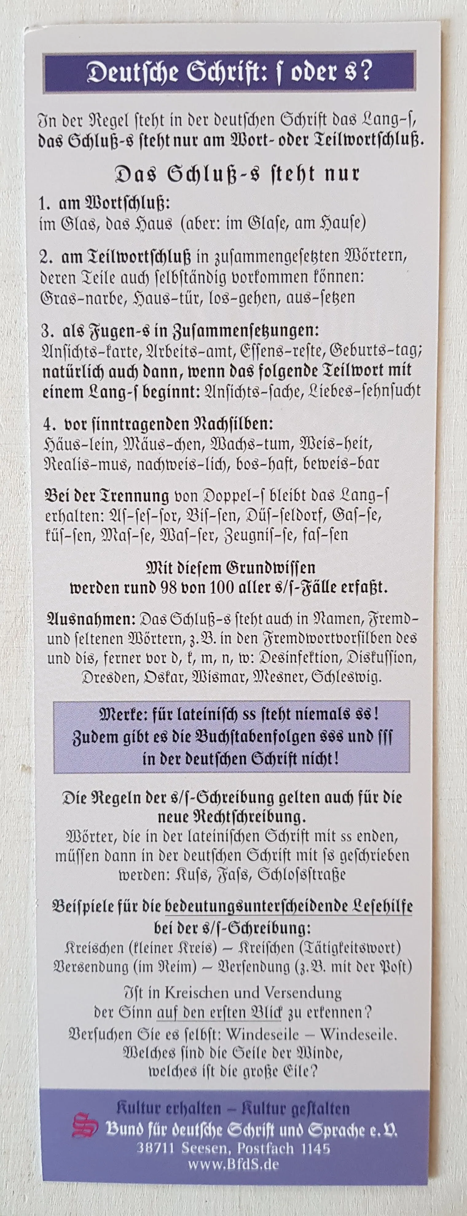 Lesezeichen in Frakturschrift, das veraltete Rechtschreibregeln erklärt