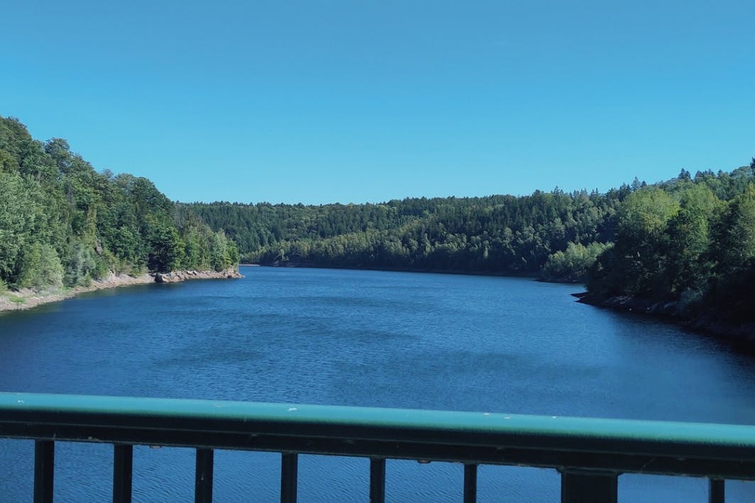 Aussicht über eine Talsperre