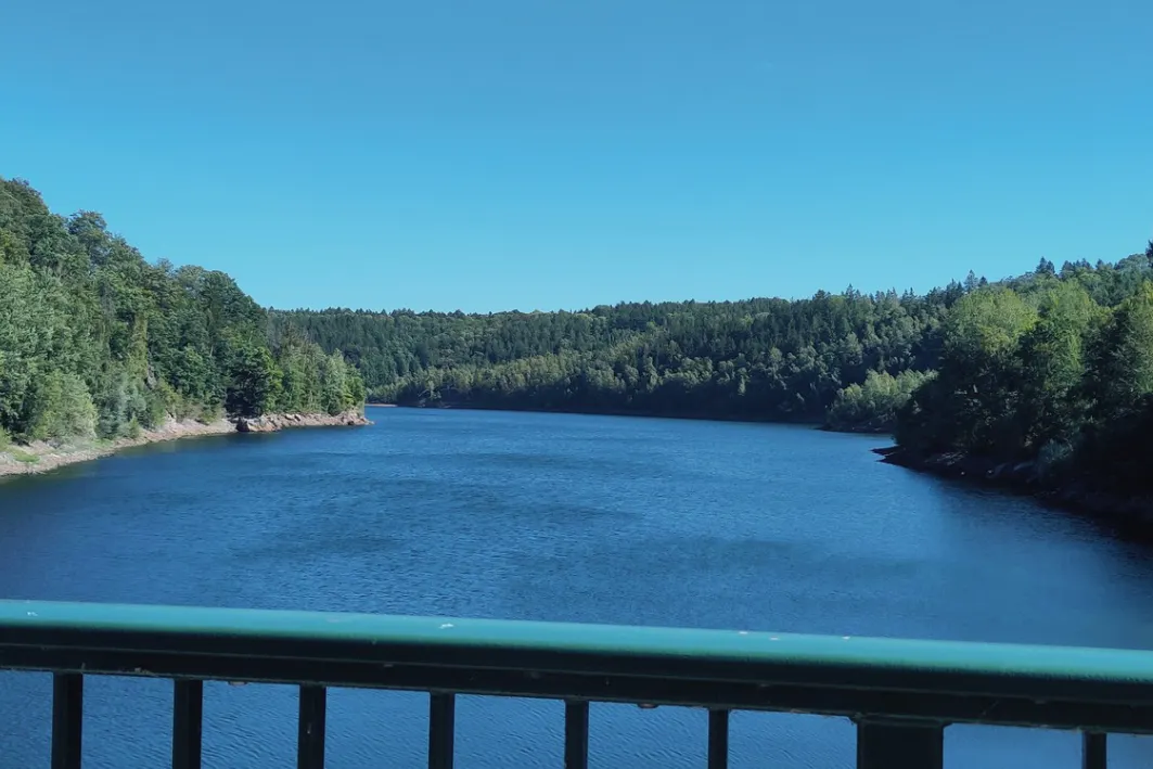 Aussicht über eine Talsperre