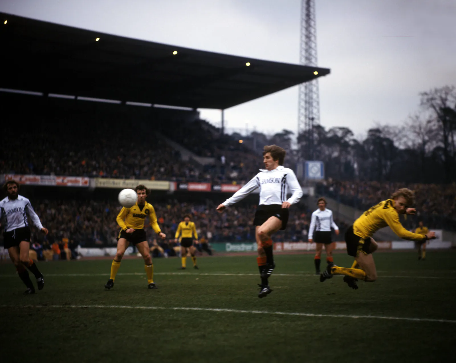 Eintracht Frankfurt gegen Borussia Dortmund am 14. Januar 1977.