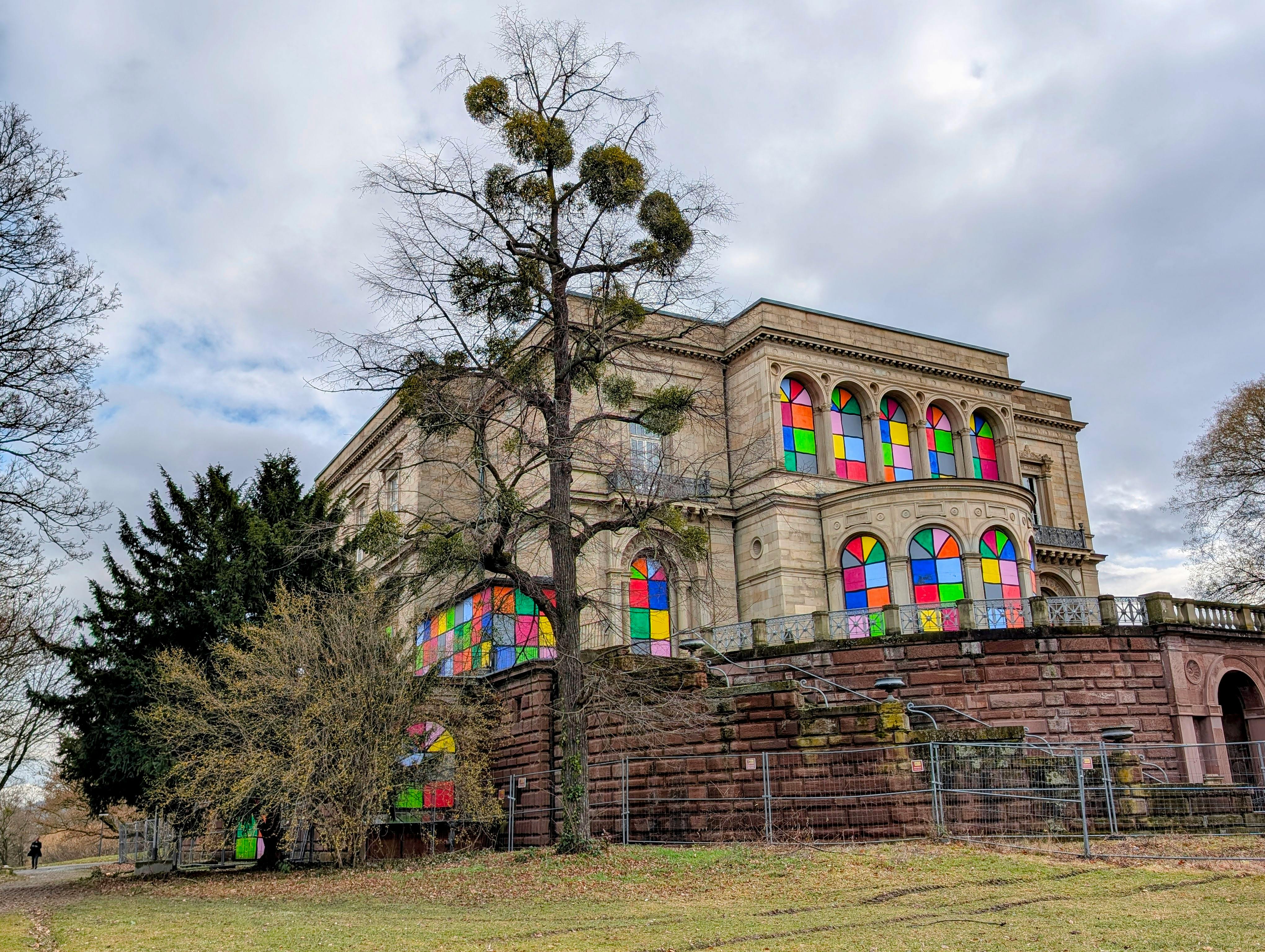 ... und im Park rund um die Villa Berg. Foto: Jürgen Brand