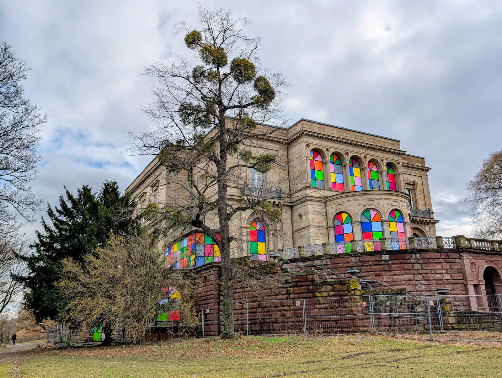 ... und im Park rund um die Villa Berg. Foto: Jürgen Brand